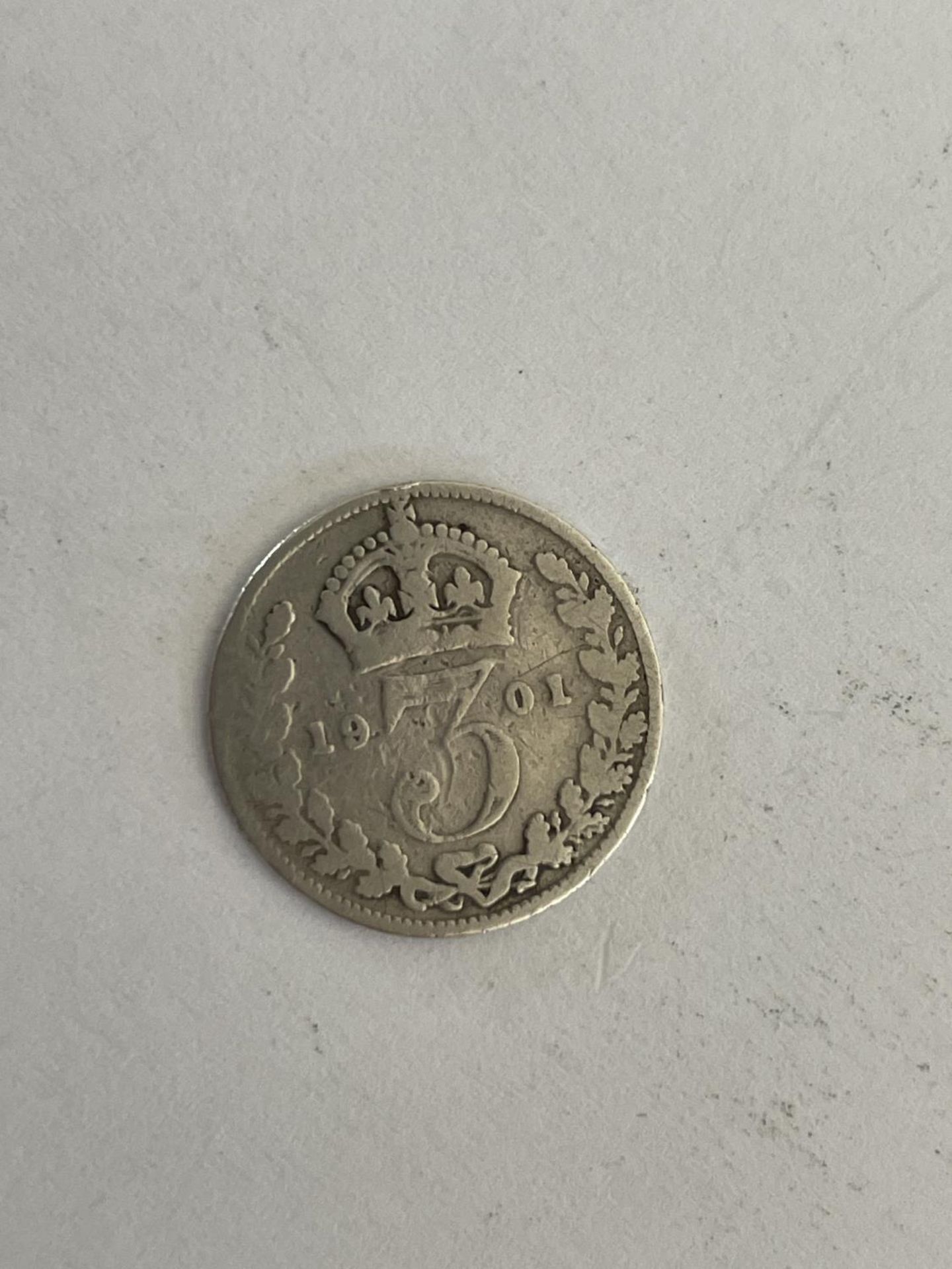 A VICTORIAN SILVER THREEPENCE 1901 - Image 2 of 2