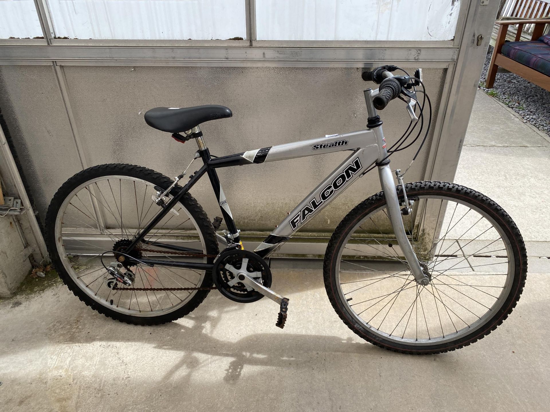 A GENTS FALCON MOUNTAIN BIKE WITH AN 18 GEAR SHIMANO SYSTEM