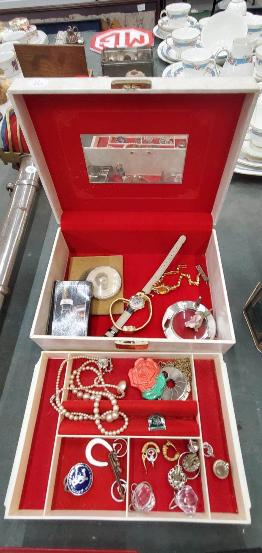 A QUANTITY OF WATCHES - SOME VINTAGE, TO INCLUDE AN ACCURIST QUARTZ, BOXED, LIMIT LORUS, ETC PLUS - Image 2 of 3