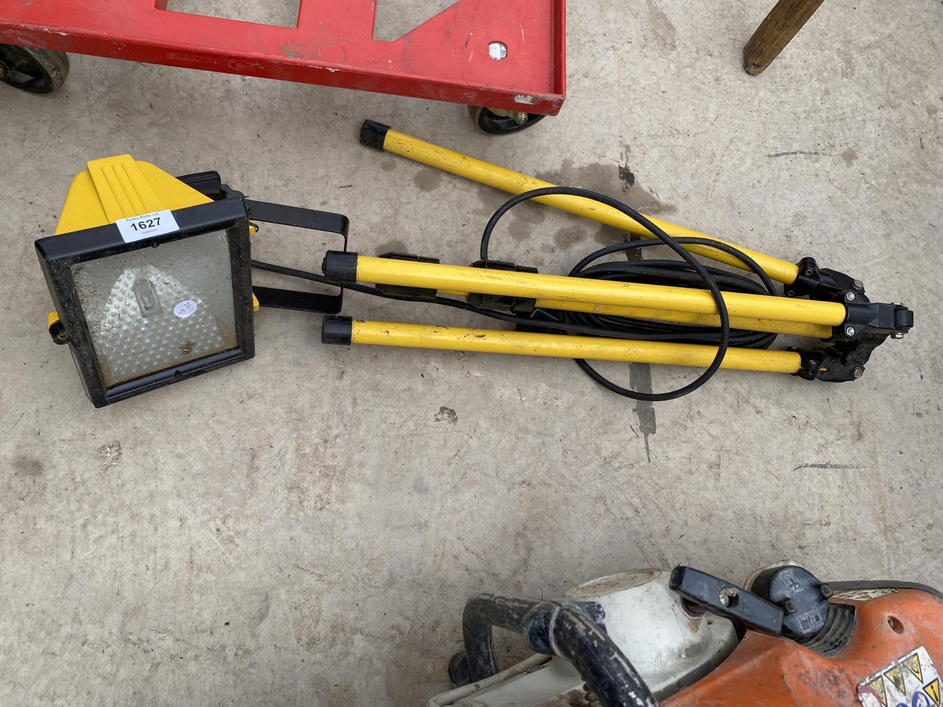 A WORK LIGHT WITH TRIPOD STAND