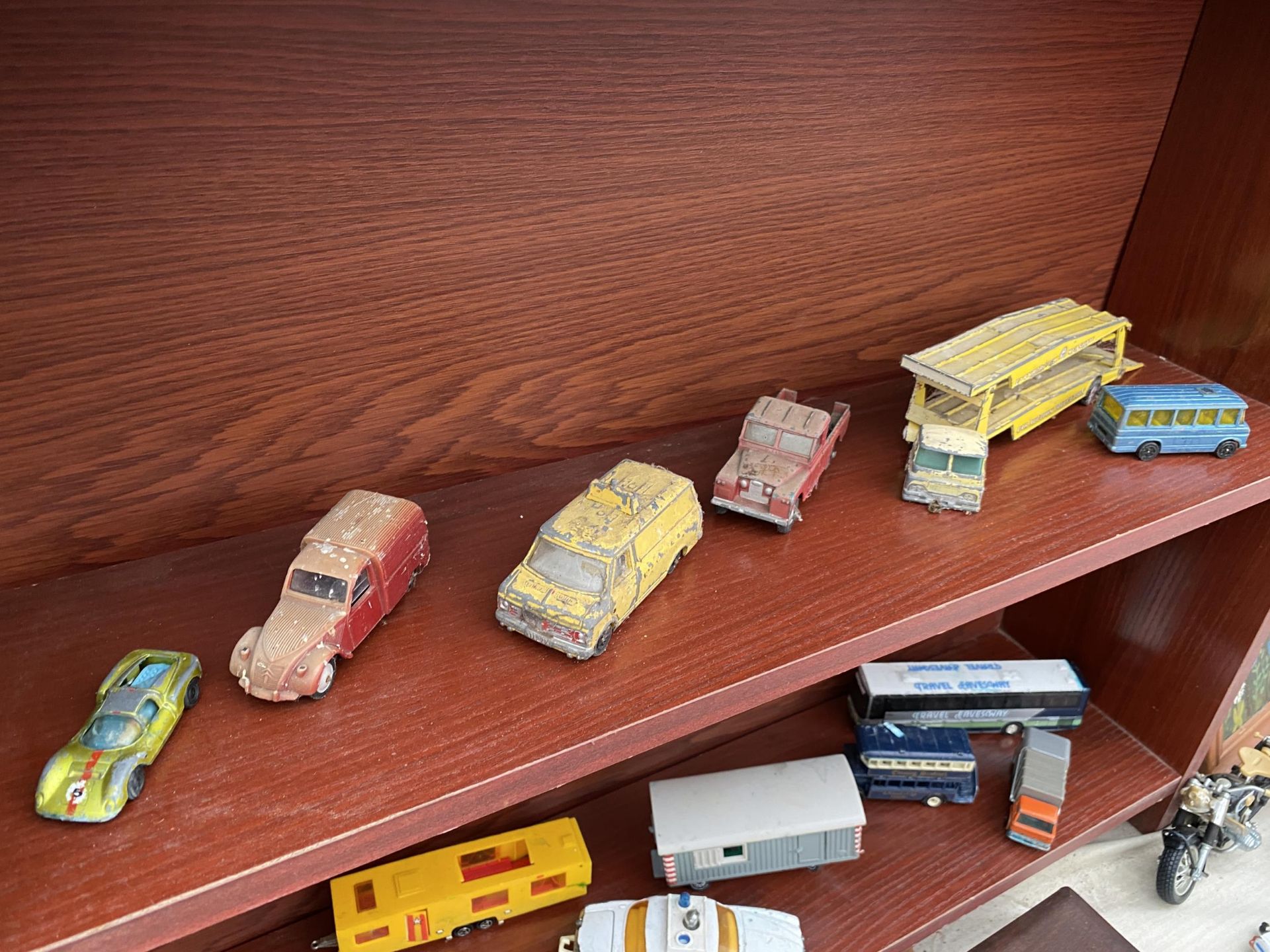 AN ASSORTMENT OF VINTAGE DIE CAST VEHICLES - Image 3 of 4