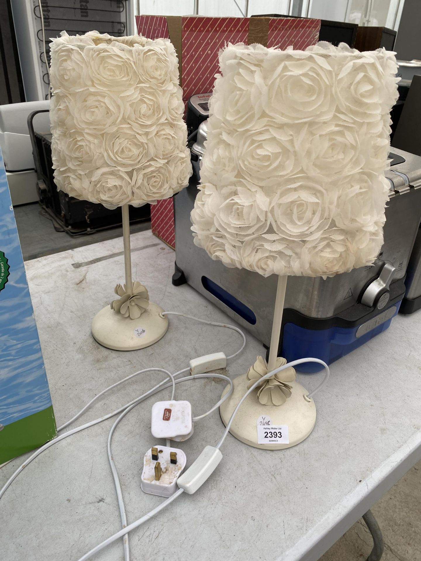 A PAIR OF TABLE LAMPS WITH SHADES