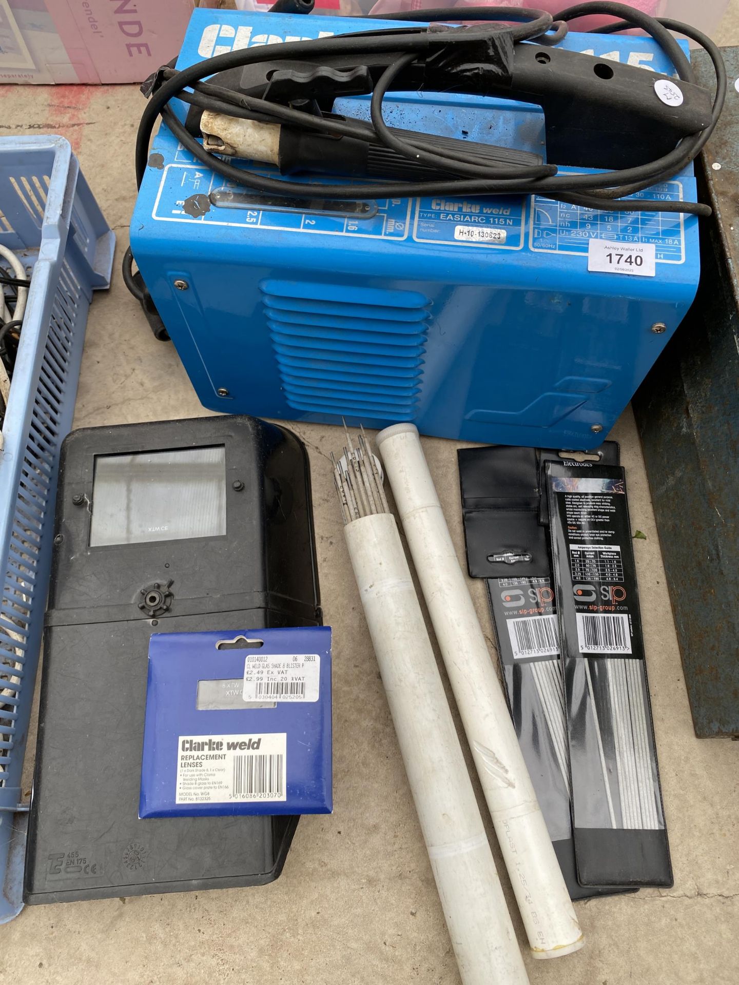 A CLARKE ARC WLEDER, WELDING MASK, AND A METAL TOOL BOX WITH AN ASSORTMENT OF HAND TOOLS ETC - Image 3 of 6