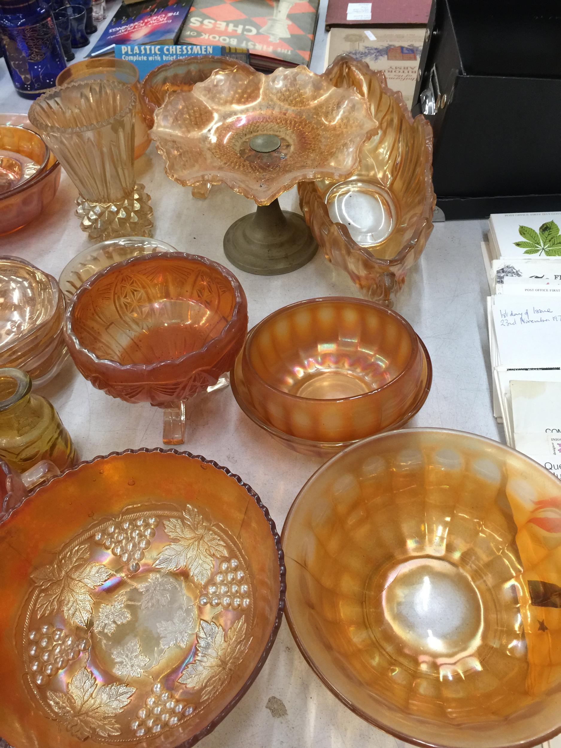 A LARGE QUANTITY OF AMBER AND CARNIVAL GLASS TO INCLUDE BOWLS AND VASES, ETC - Image 3 of 3