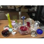 A MIXED LOT OF GLASSWARE TO INCLUDE WHITEFRIARS LOBE VASE , PAPERWEIGHTS ETC