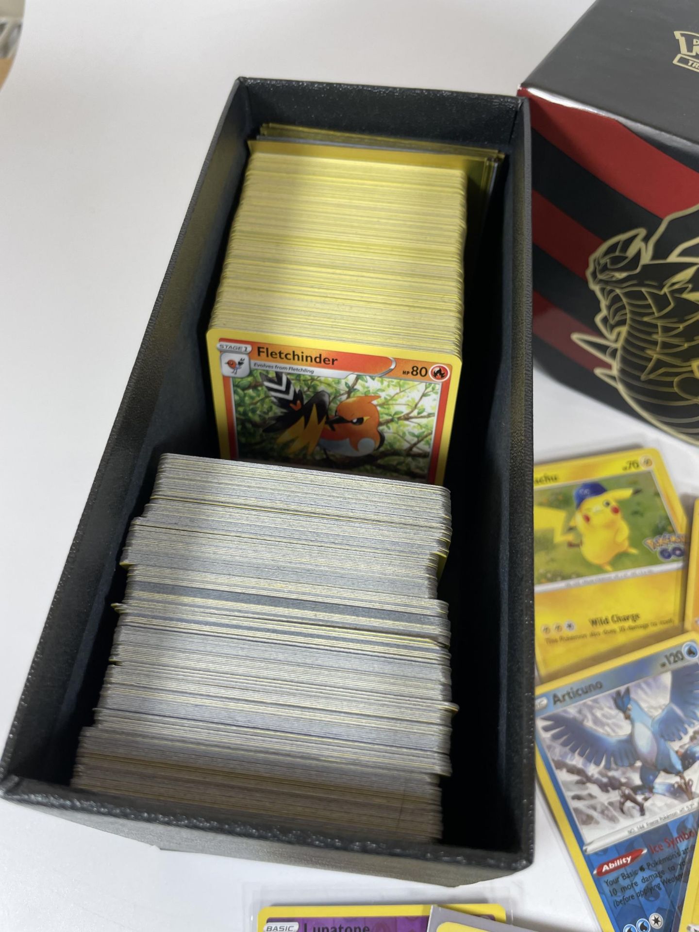 A TRAINER BOX OF ASSORTED POKEMON TRADING CARDS, HOLOS, TOKENS ETC - Image 5 of 5