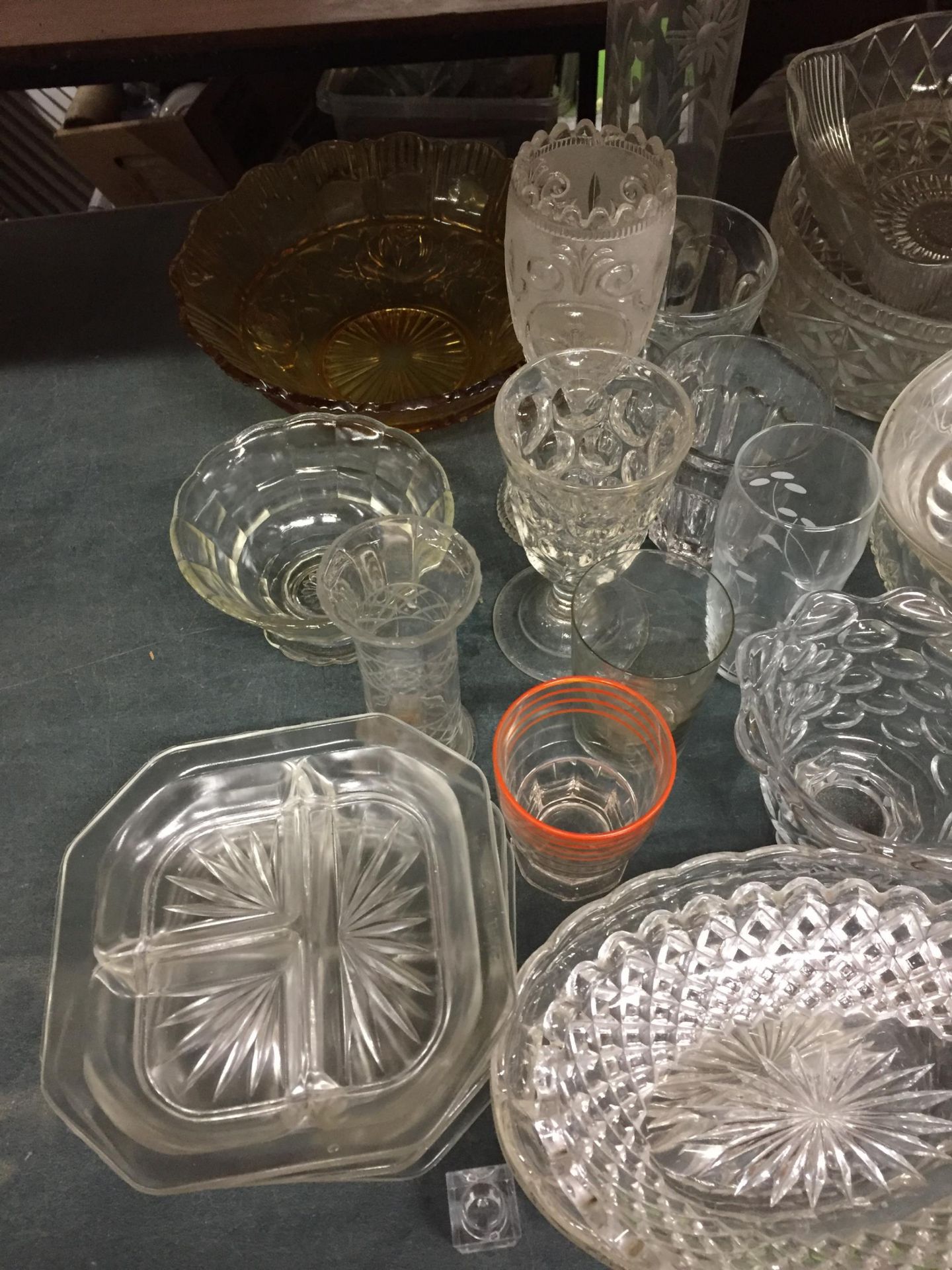 A MIXED LOT OF VINTAGE GLASSWARE, DISHES ETC - Image 2 of 3