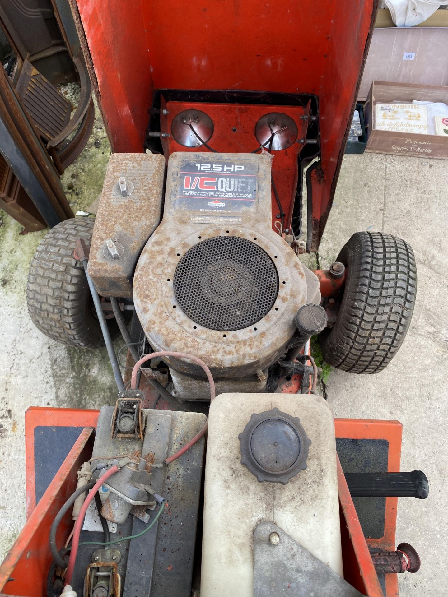 A WESTWOOD T1200 COMPACT TRACTOR FOR SPARES AND REPAIRS (KEY PRESENT) - Image 8 of 9