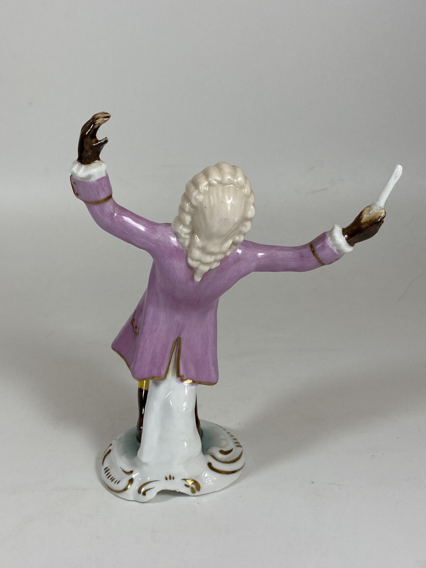 A CONTINENTAL DRESDEN STYLE PORCELAIN MONKEY CONDUCTOR MUSICIAN FIGURE, HEIGHT 17CM - Image 3 of 5