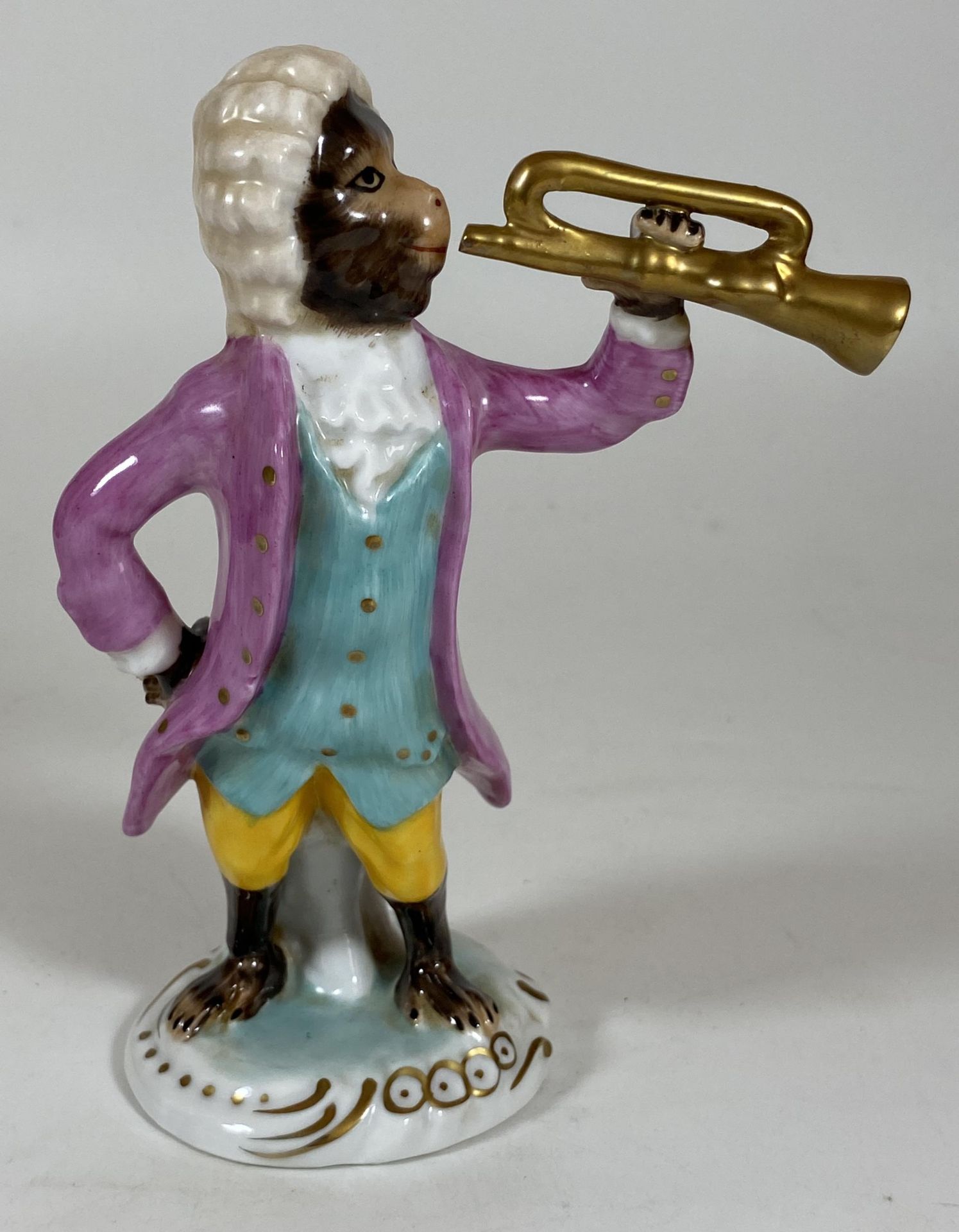 A CONTINENTAL DRESDEN STYLE PORCELAIN MONKEY TRUMPET PLAYER MUSICIAN FIGURE, HEIGHT 15.5CM