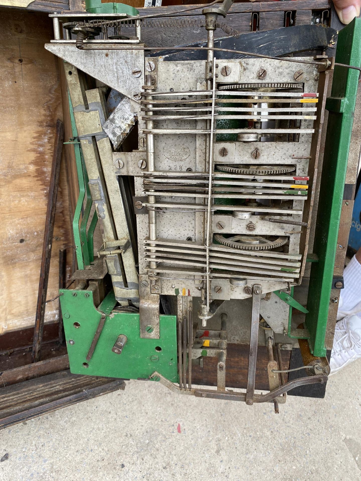 A VINTAGE WOODEN BUZZOS CIGARETTE MACHINE - Image 7 of 12