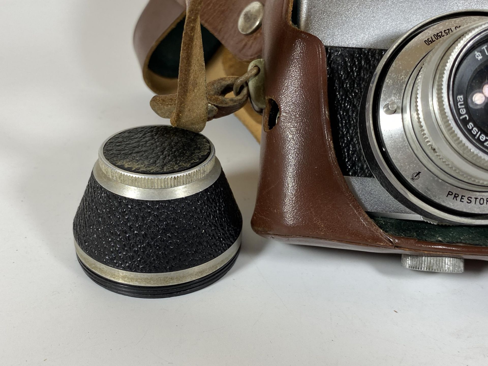 A VINTAGE CASED CARL ZEISS WERRA 1 CAMERA WITH TESSAR 50MM LENS - Image 3 of 3