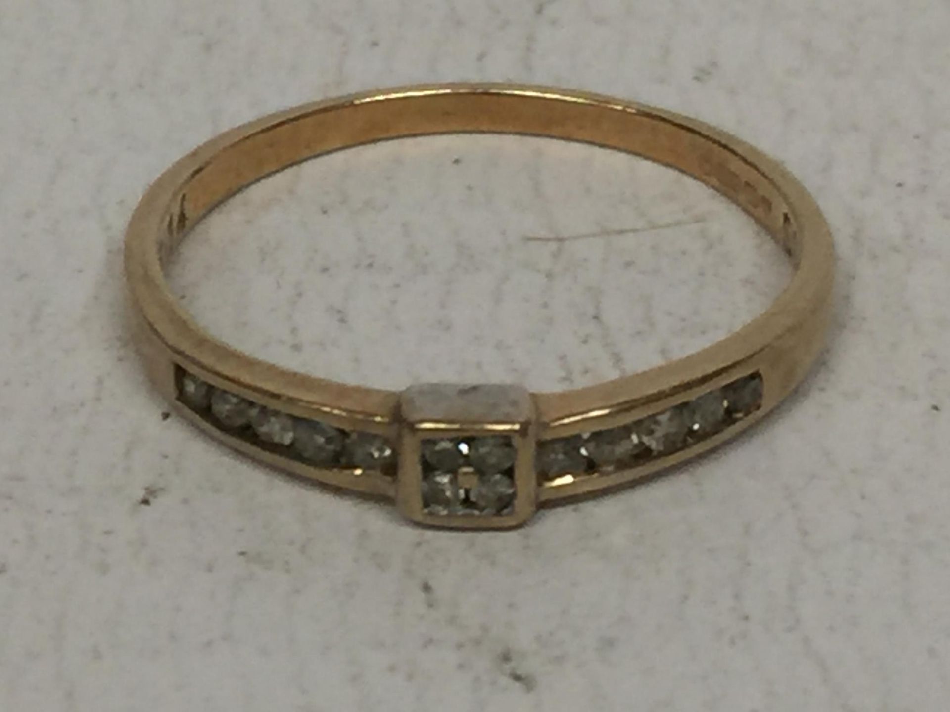 A 9 CARAT GOLD RING WITH DIAMONDS