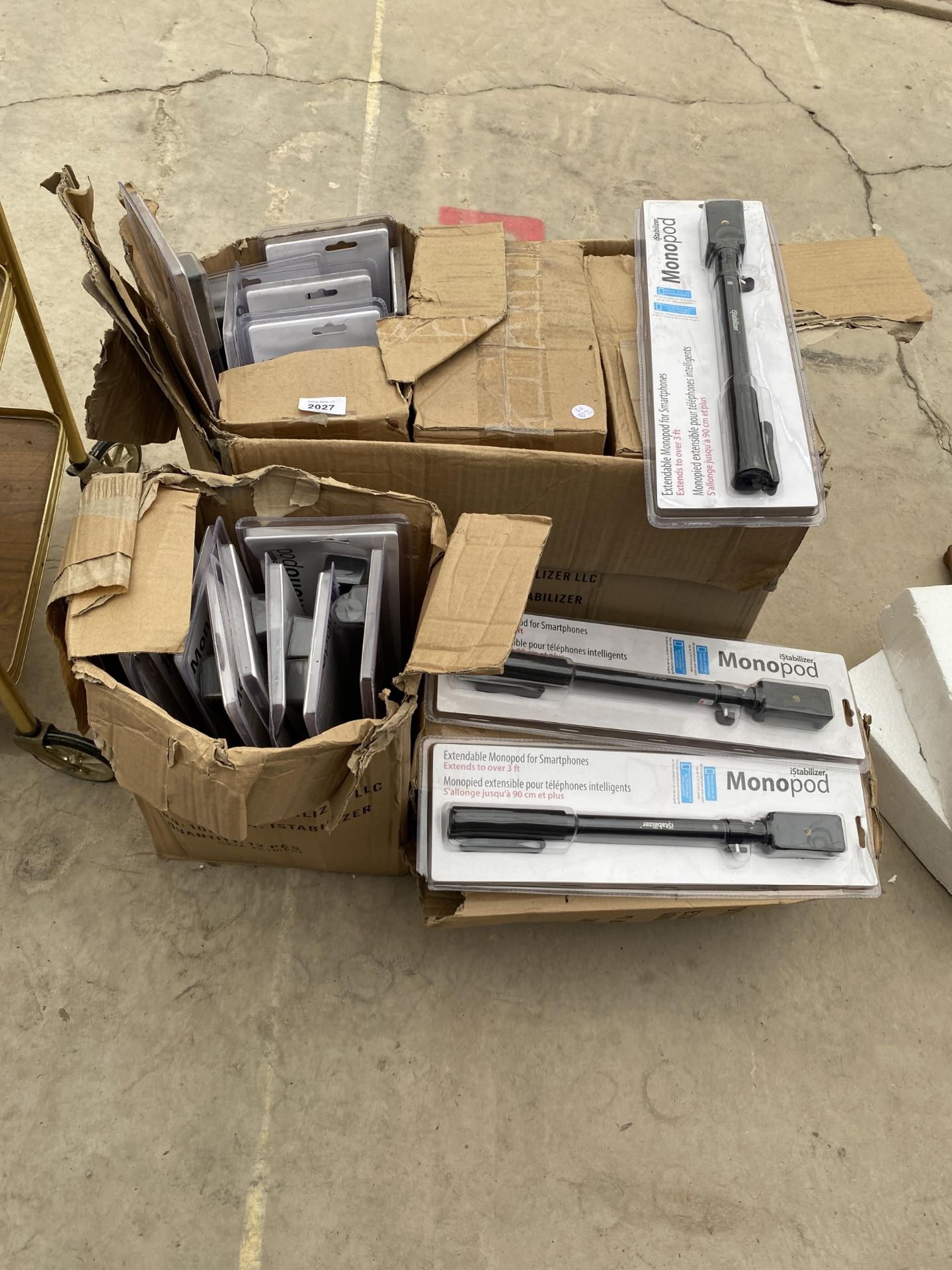 A LARGE QUANTITY OF NEW AND BOXED ISTABILIZER MONOPOD SELFIE STICKS