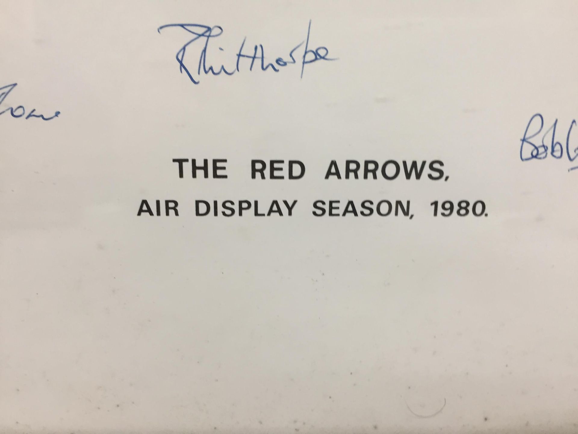 A FRAMED AND SIGNED 'THE RED ARROWS' AIR DISPLAY SEASON, 1980 PICTURE - Image 3 of 4