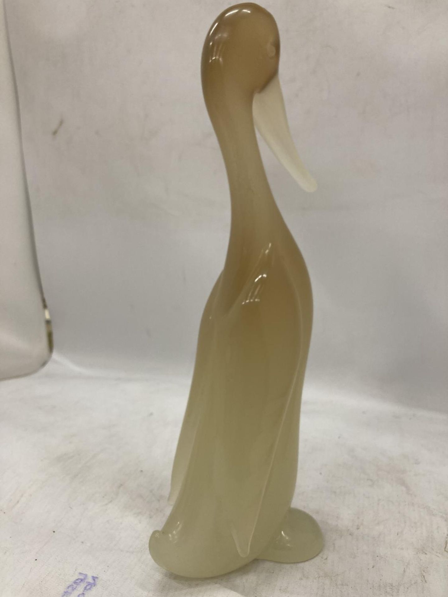 A LARGE GLASS MODEL OF A BIRD HEIGHT 33CM - Image 3 of 3