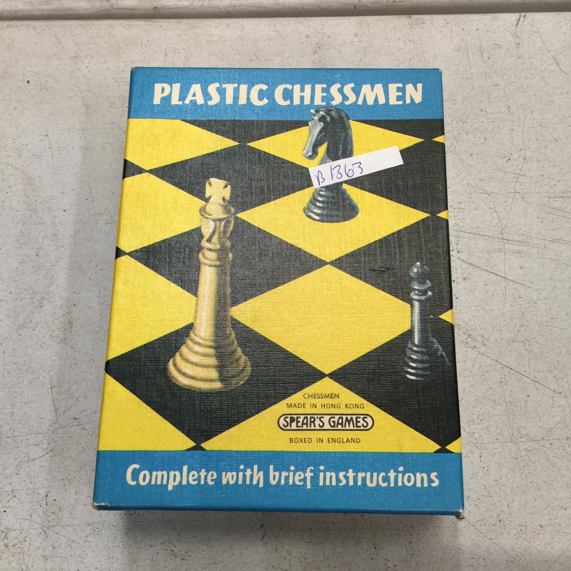 A SET OF VINTAGE SPEAR'S GAMES CHESSMEN PLUS SIX CHESS BOOKS - Image 3 of 3