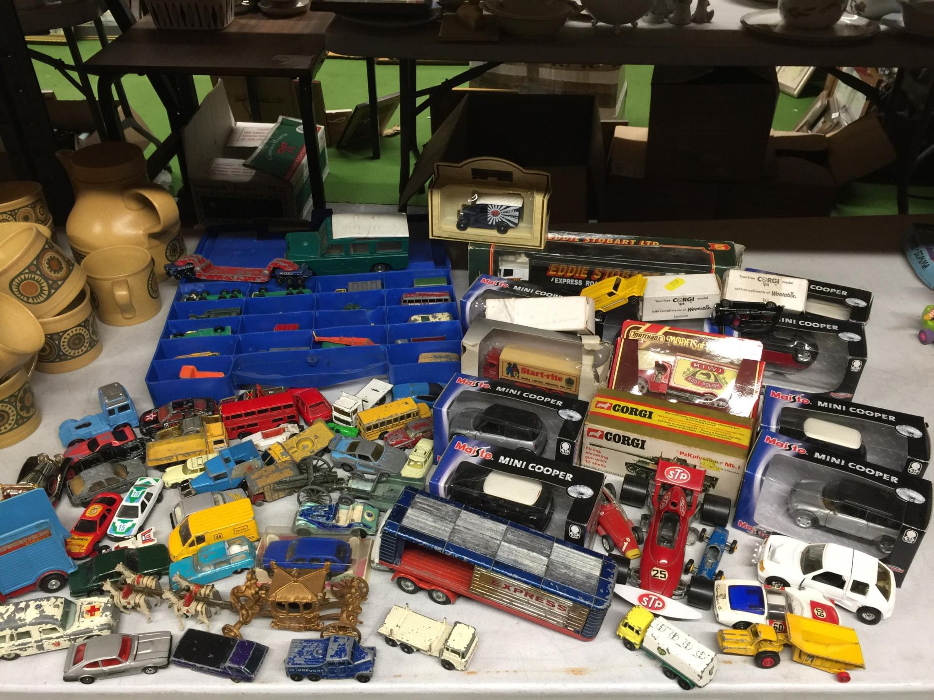 A LARGE GROUP OF TOYS, DIECAST VEHICLES, EDDIE STOBART BOXED TRUCK ETC