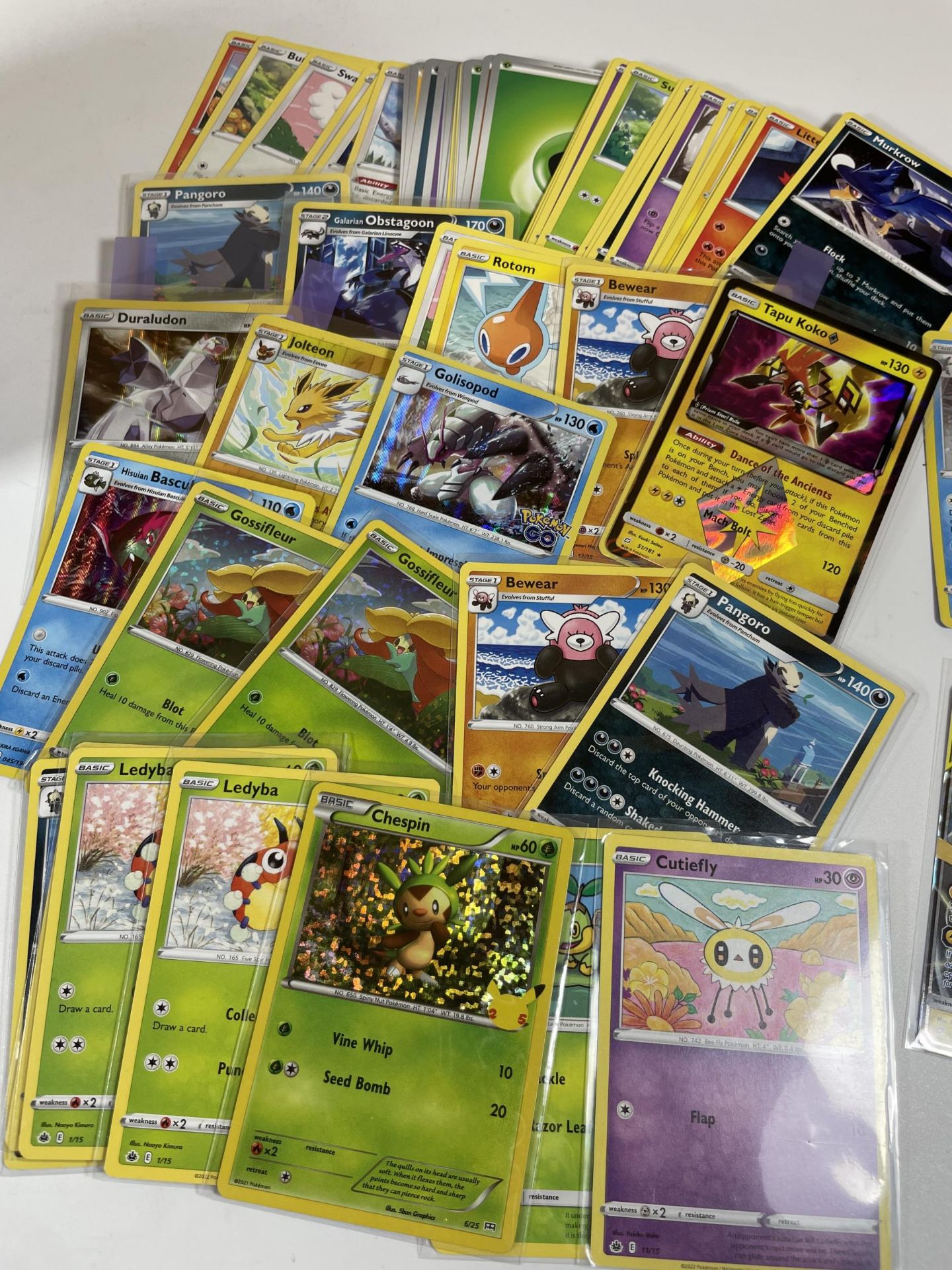 A POKE BALL TIN OF POKEMON TRADING CARDS, HOLOS, PIKACHU GX, SEALED ENERGY PACK ETC - Image 3 of 7