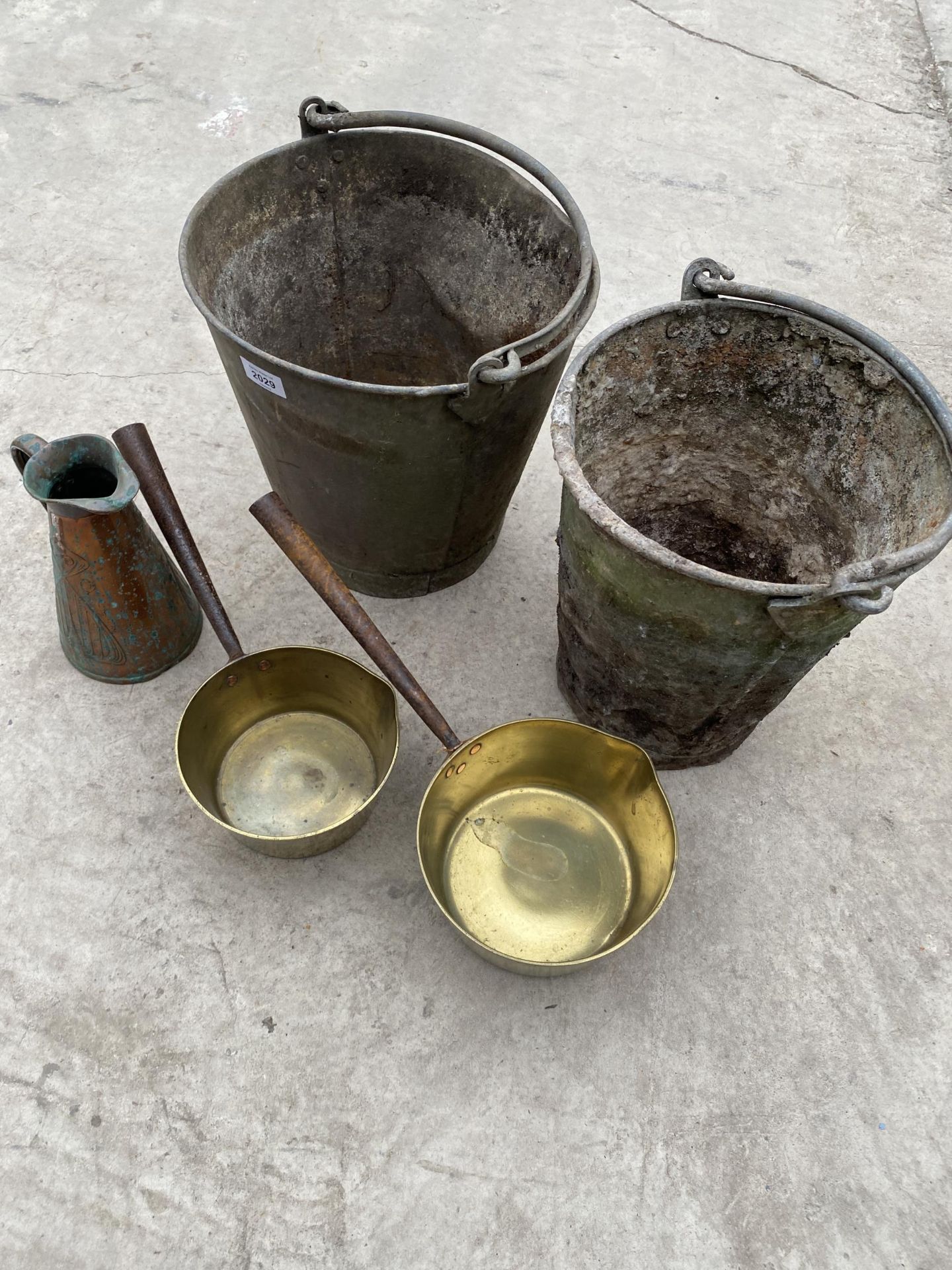 TWO VINTAGE GALVANISED BUCKETS, TWO BRASS PANS AND A COPPER JUG ETC