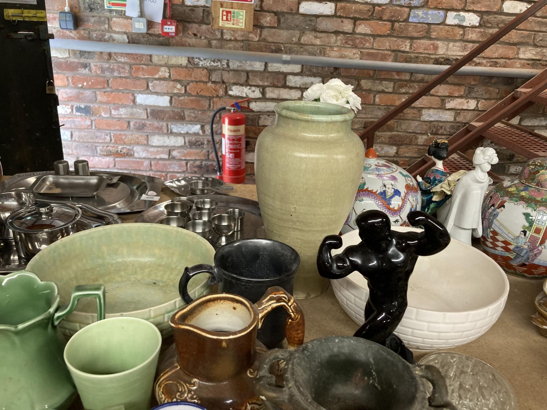 A MIXED LOT TO INCLUDE STONEWARE VASE AND JUGS, BODYBUILDER FIGURE, PORTUGUESE CAT VASE ETC - Image 2 of 4