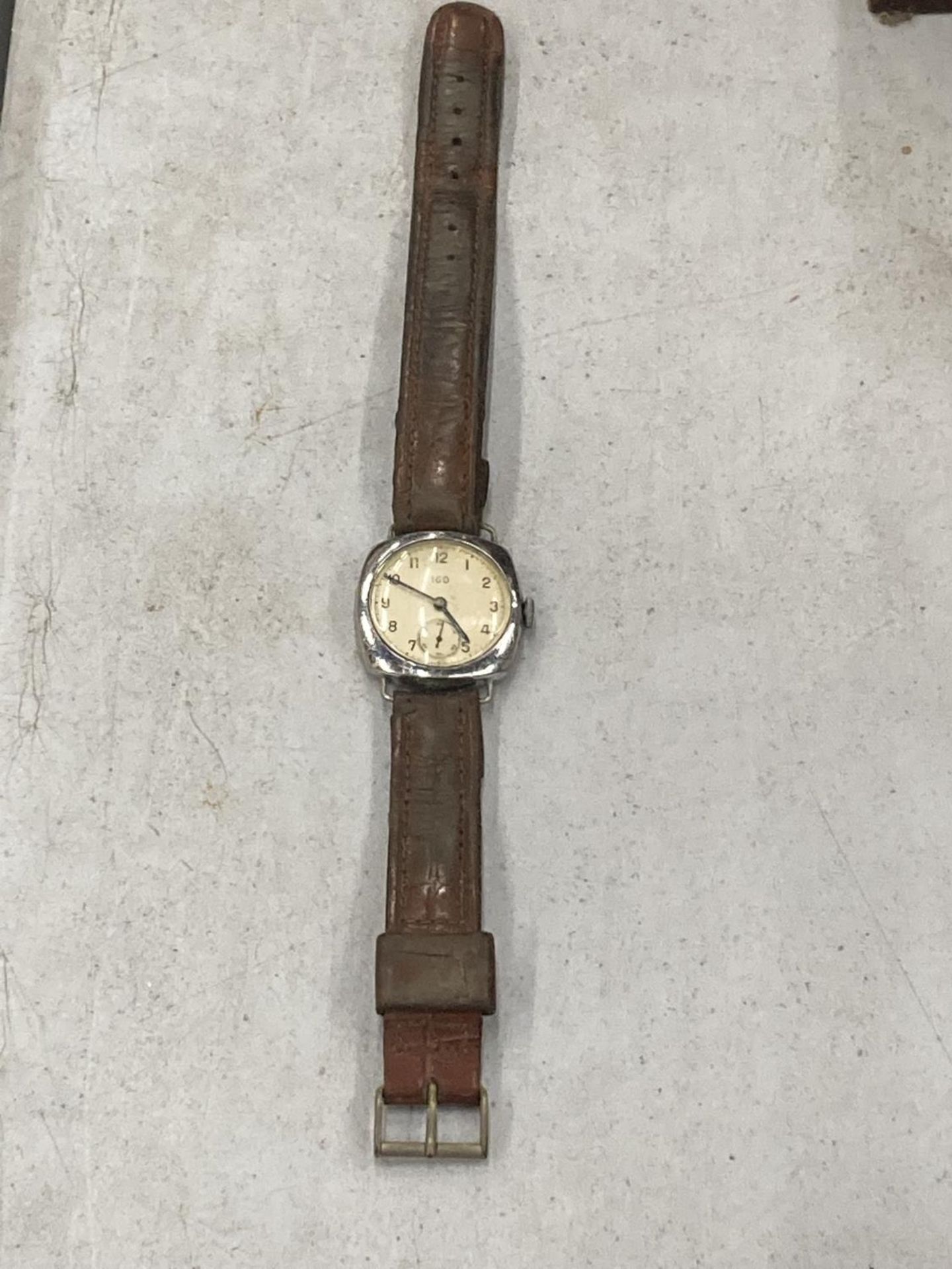 A VINTAGE TRENCH WATCH (NOT WORKING)