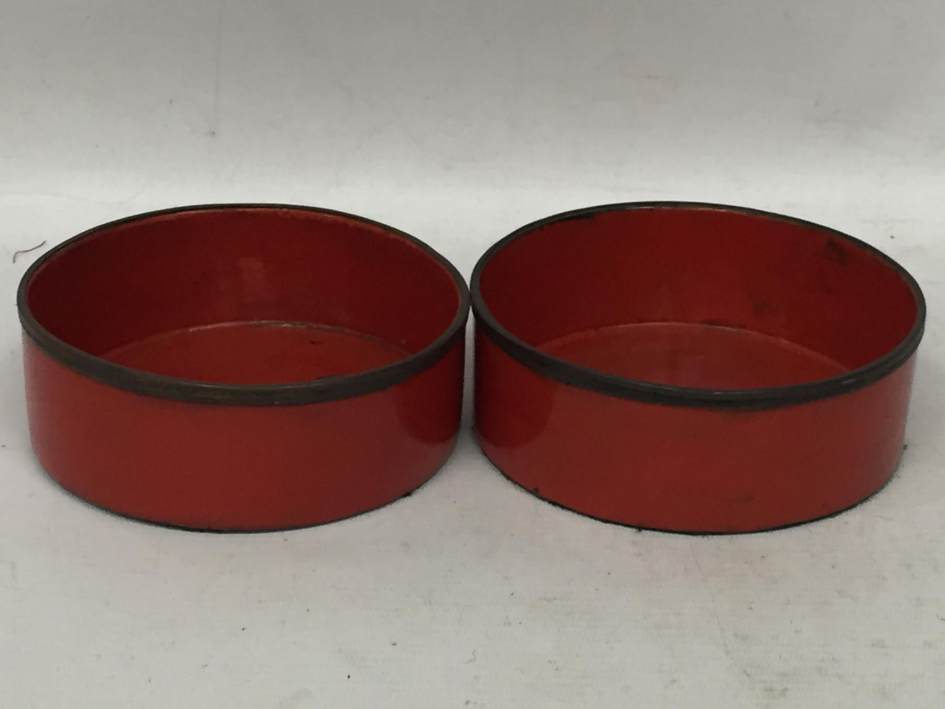 A PAIR OF GEORGIAN RED LACQUERED WINE COASTERS