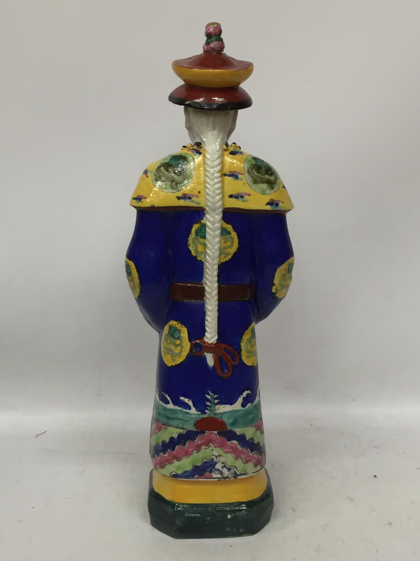 A CHINESE STONEWARE FIGURE WITH SEAL MARK TO BASE - Image 3 of 4