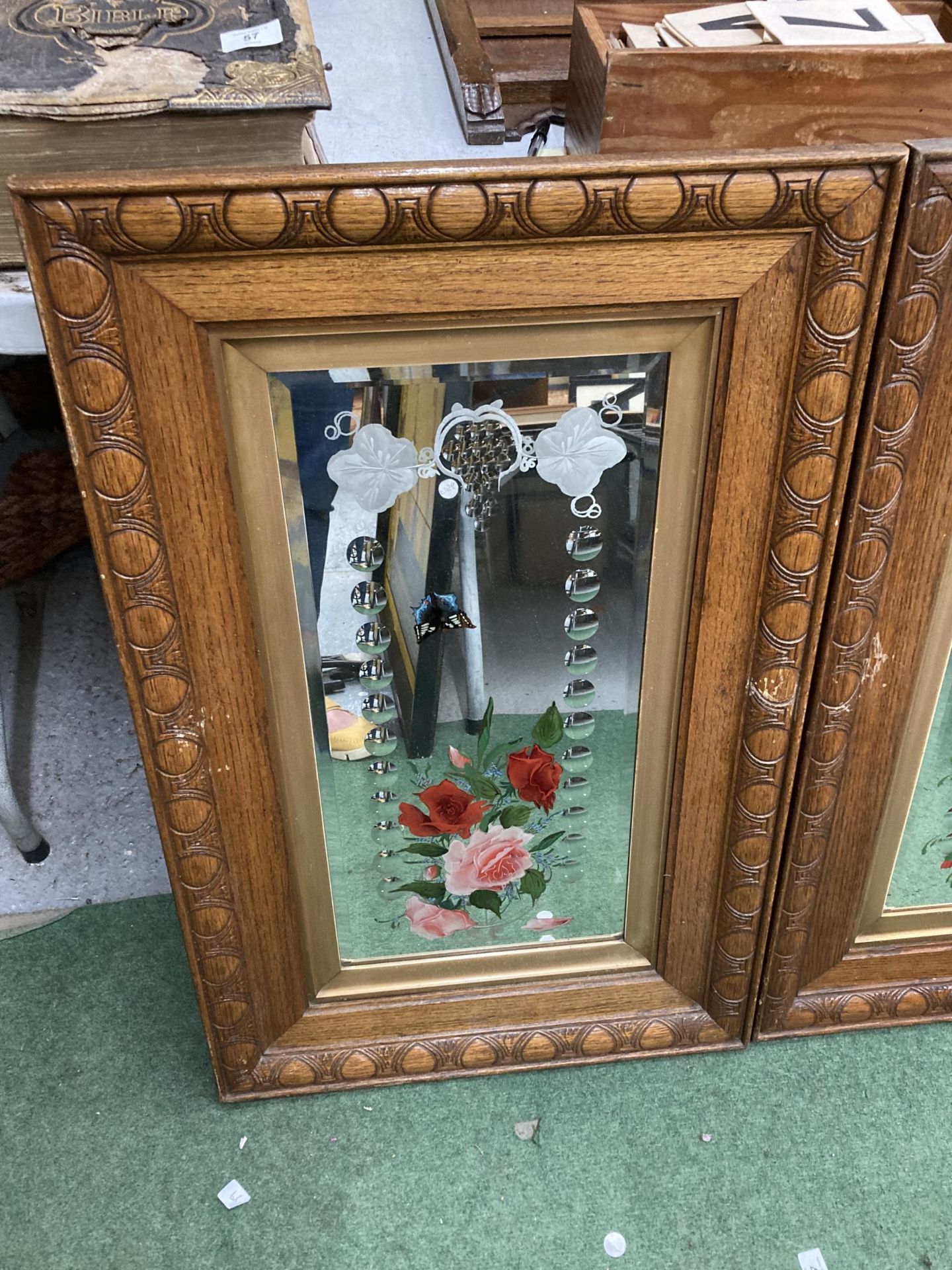 A PAIR OF OAK FRAMED MIRRORS WITH PAINTED FLORAL AND ETCHED DESIGN - Image 2 of 3