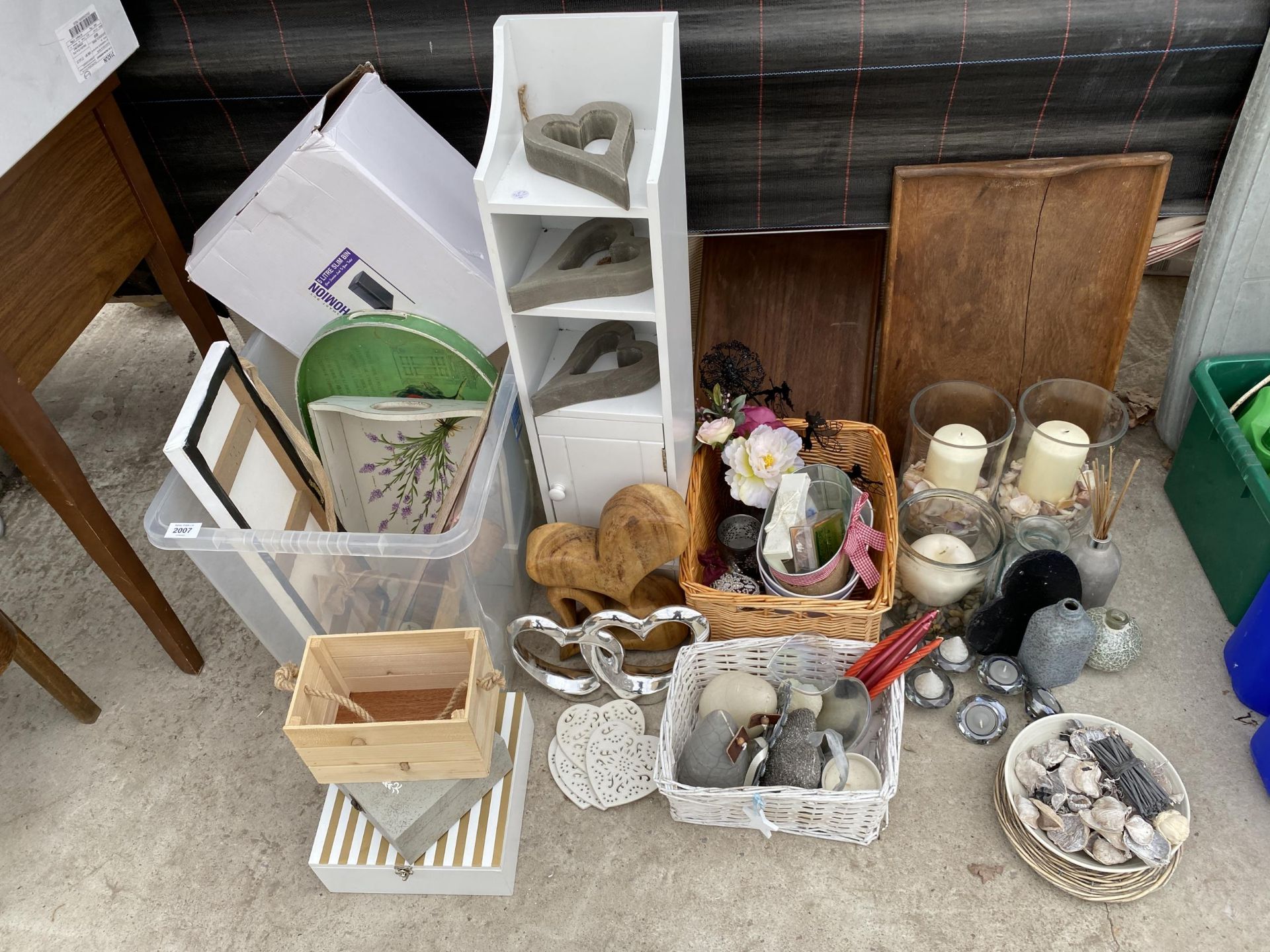 AN ASSORTMENT OF ITEMS TO INCLUDE VASES, CANDLES AND STORAGE UNITS ETC