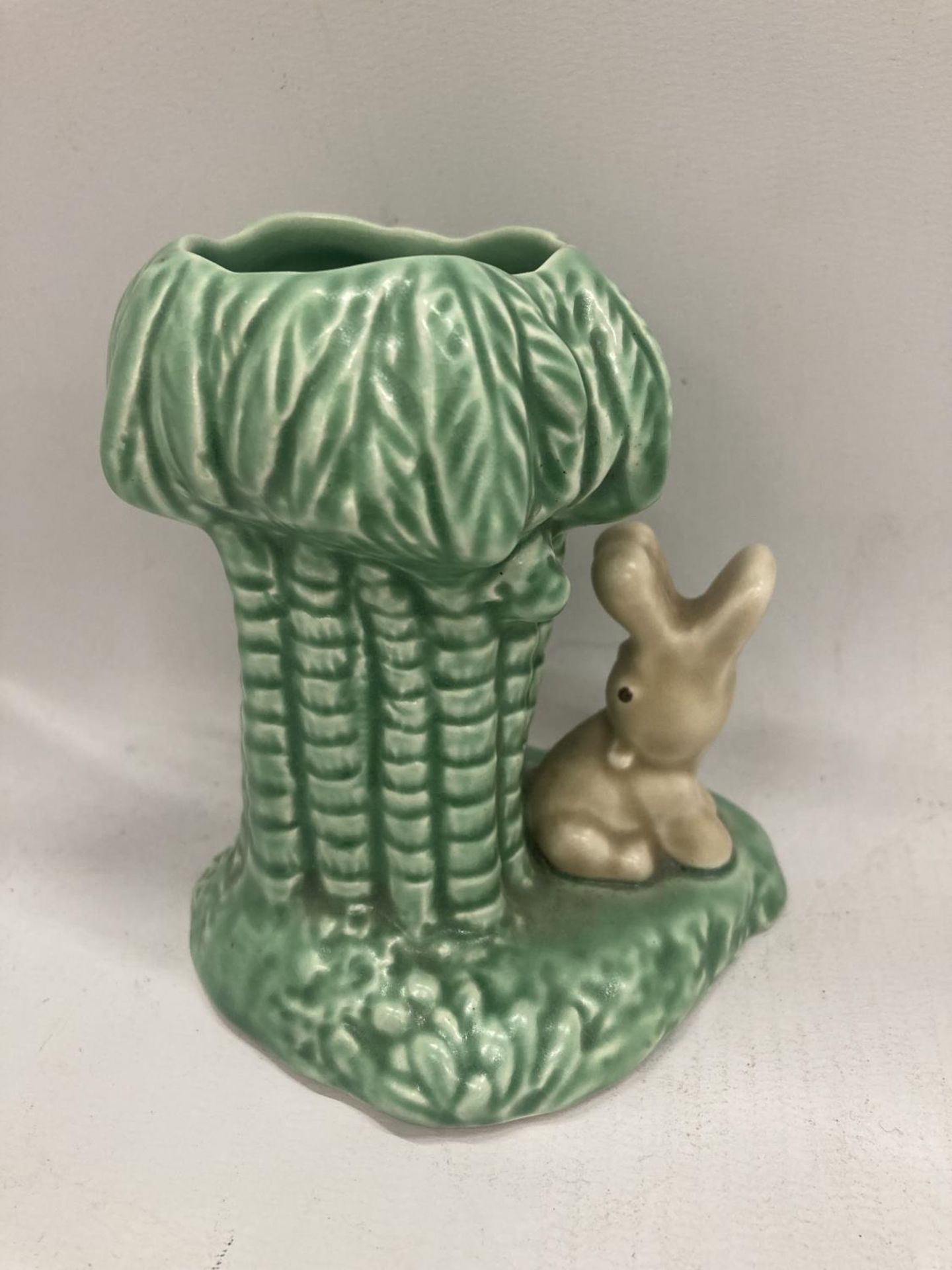 FOUR PIECES OF SYLVAC TO INCLUDE VASES WITH RABBITS AND BASKETS - Image 3 of 6