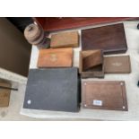 AN ASSORTMENT OF VINTAGE WOODEN BOXES TO INCLUDE A LEATHER BOUND WRITING BOX ETC
