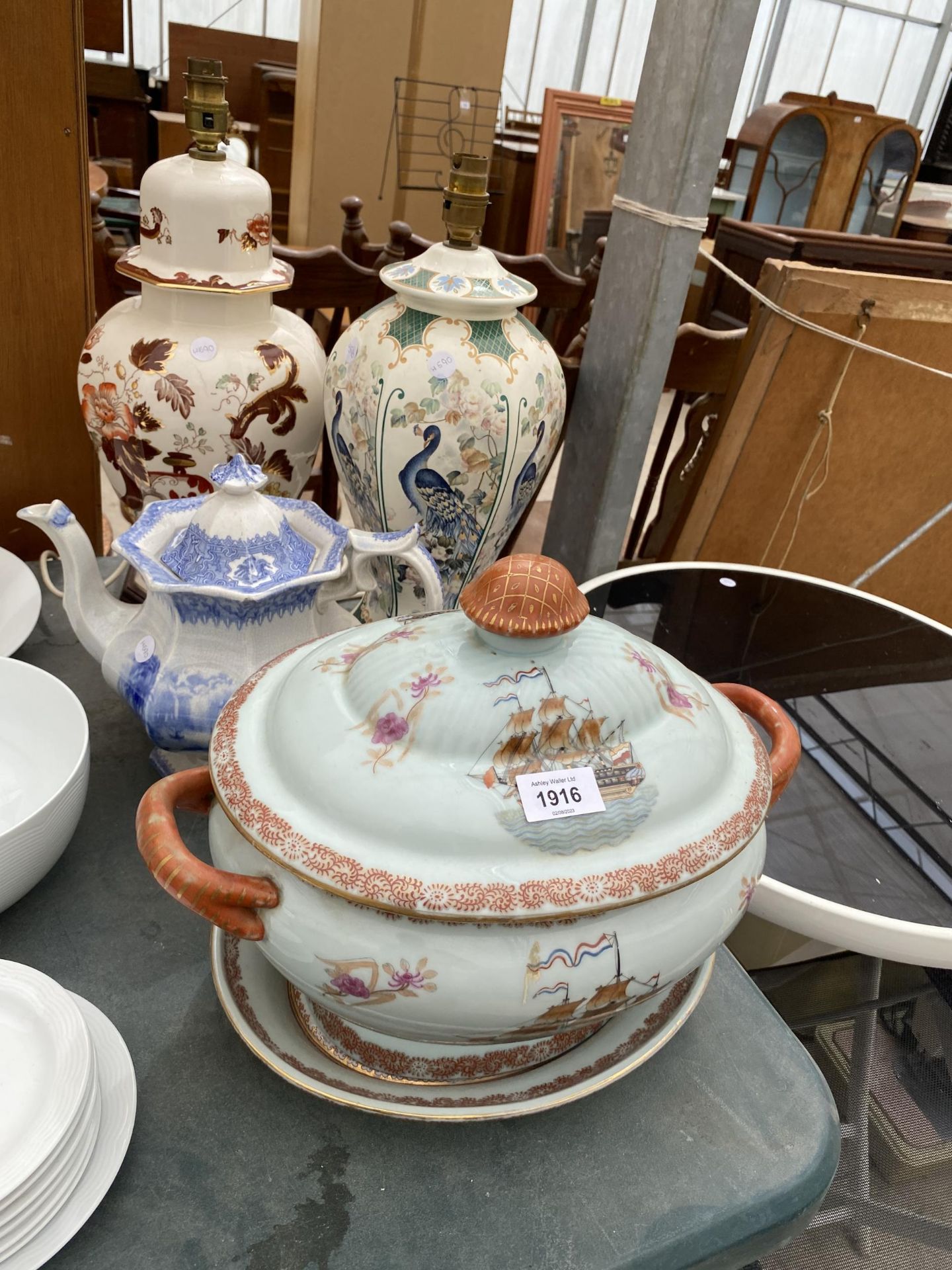 AN ASSORTMENT OF CERAMIC ITEMS TO INCLUDE TWO ORIENTAL STYLE LAMPS AND A TUREEN ETC