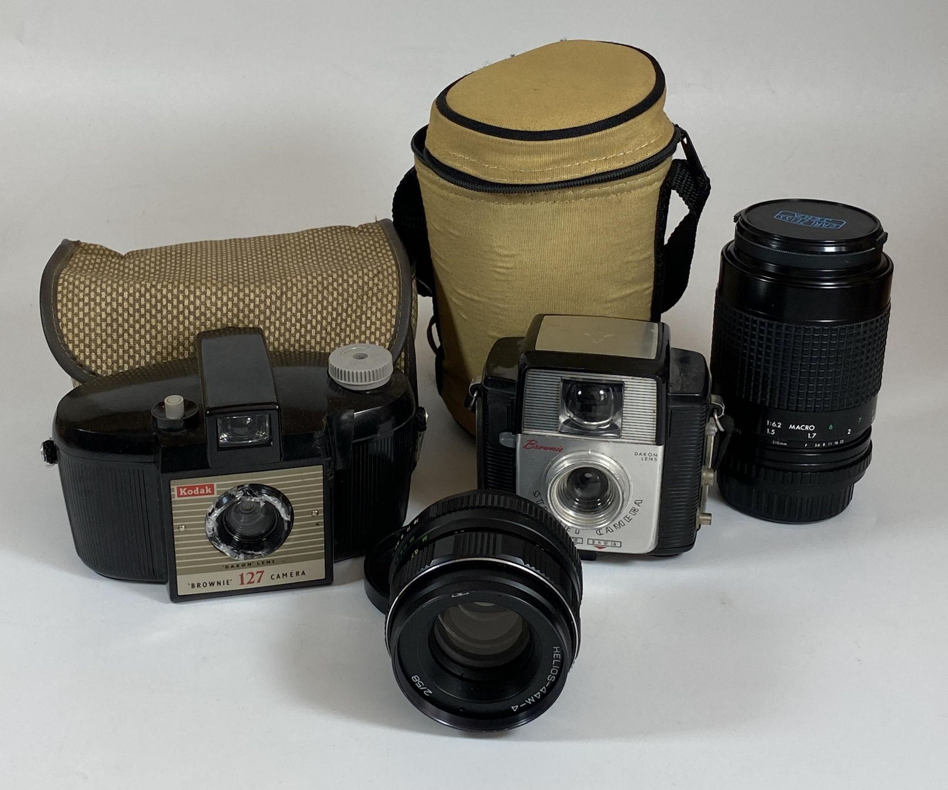 FOUR CAMERA ITEMS - KODAK BROWNIE 127, STARLET BROWNIE WITH DAKON LENS, HELIOS 44MM LENS AND