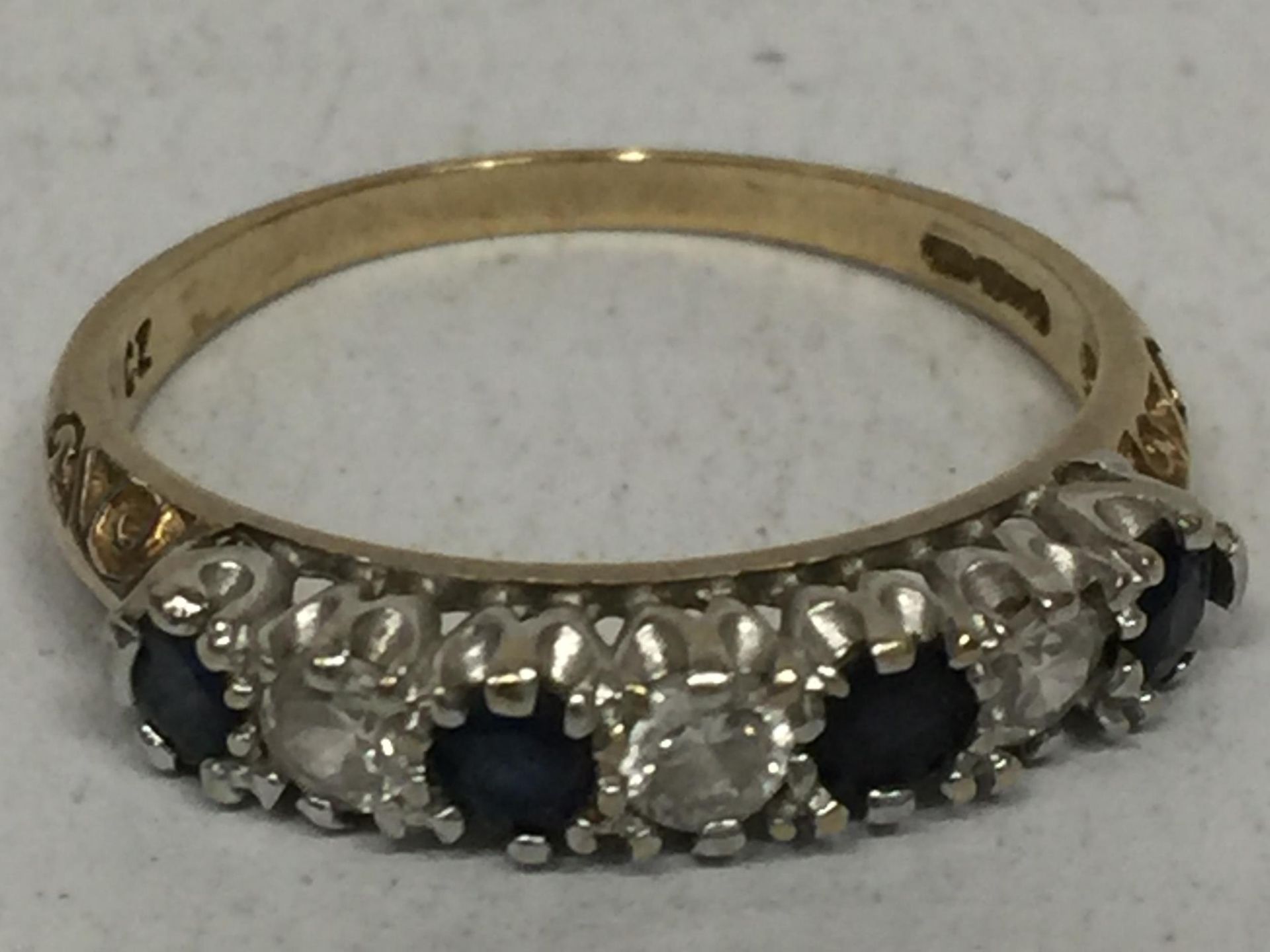 A 9 CARAT GOLD RING WITH SAPHHIRES AND CUBIC ZIRCONIAS