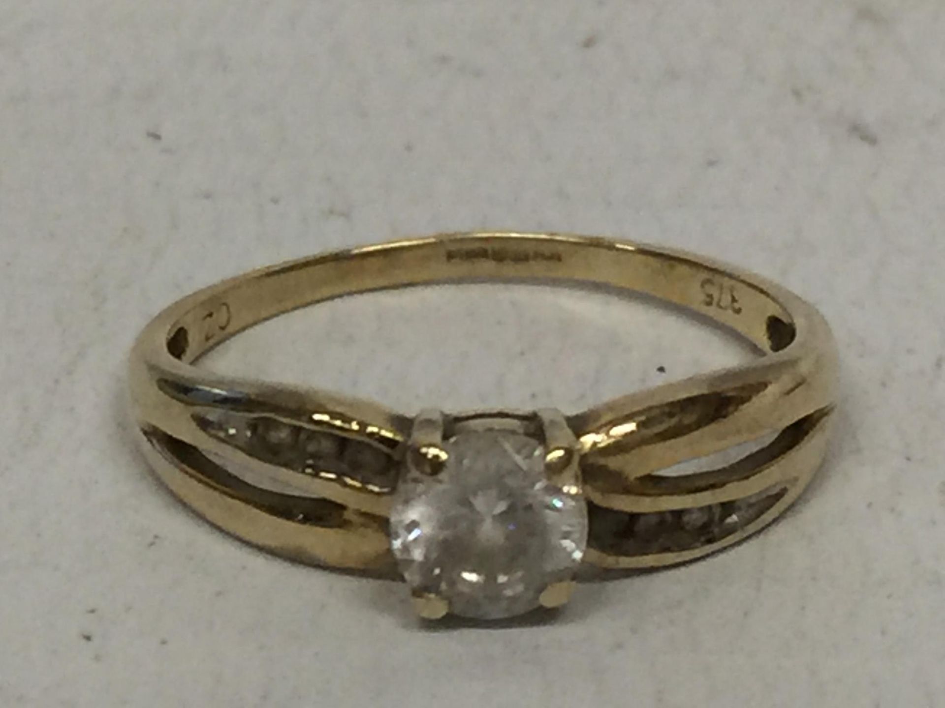 A 9 CARAT GOLD RING WITH A SOLITAIRE CUBIC ZIRCONIA