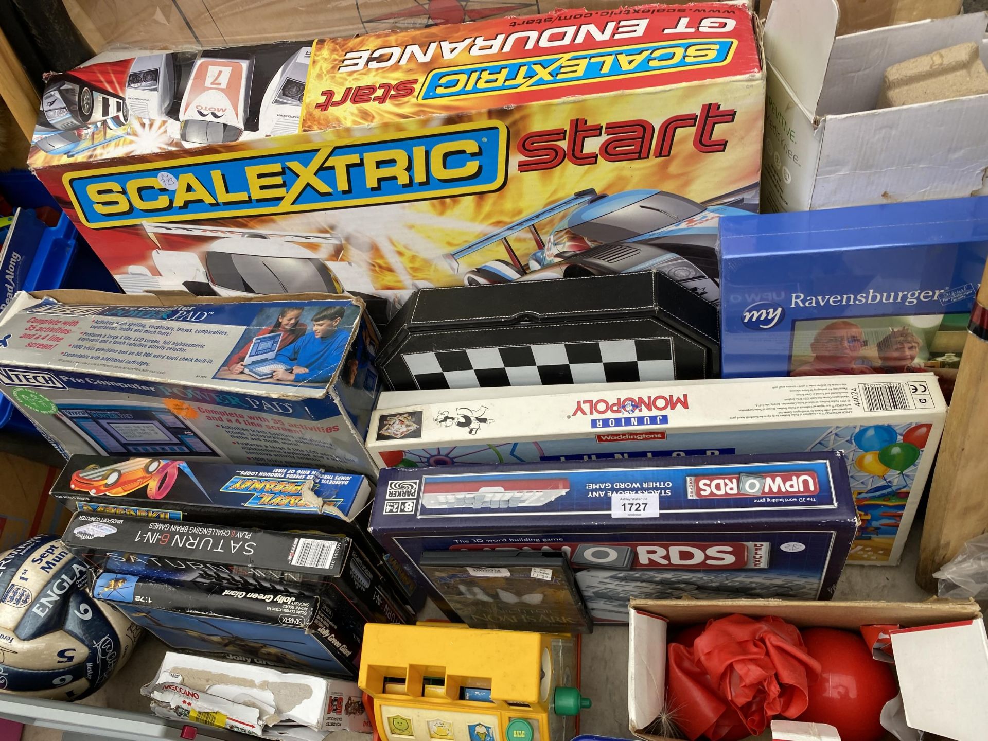 A LARGE ASSORTMENT OF CHILDRENS TOYS AND GAMES TO INCLUDE SCALEXTRICS, BOARD GAMES AND TEDDY BEARS - Image 5 of 13