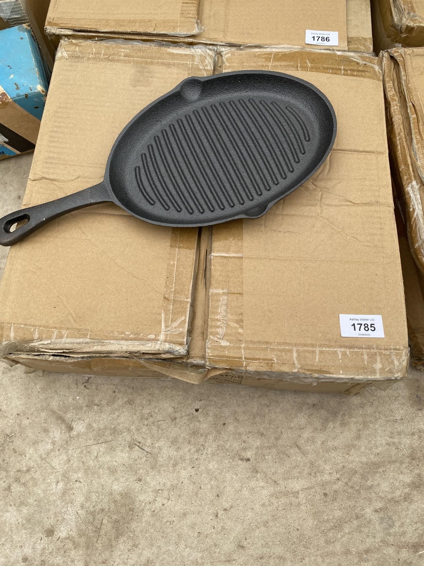 APPROXIMATELY 10 CAST IRON SKILLET PANS