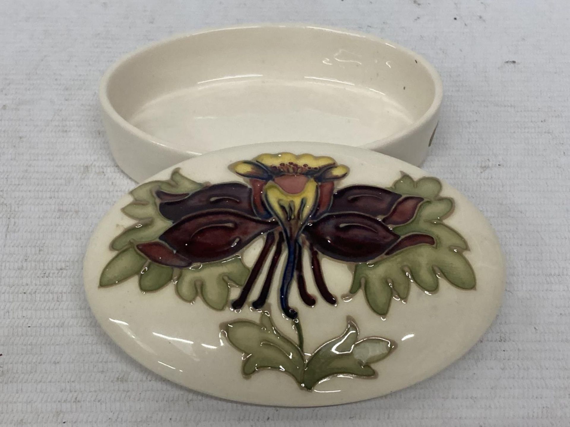 A MOORCROFT COLUMBINE LIDDED DISH - Image 3 of 4