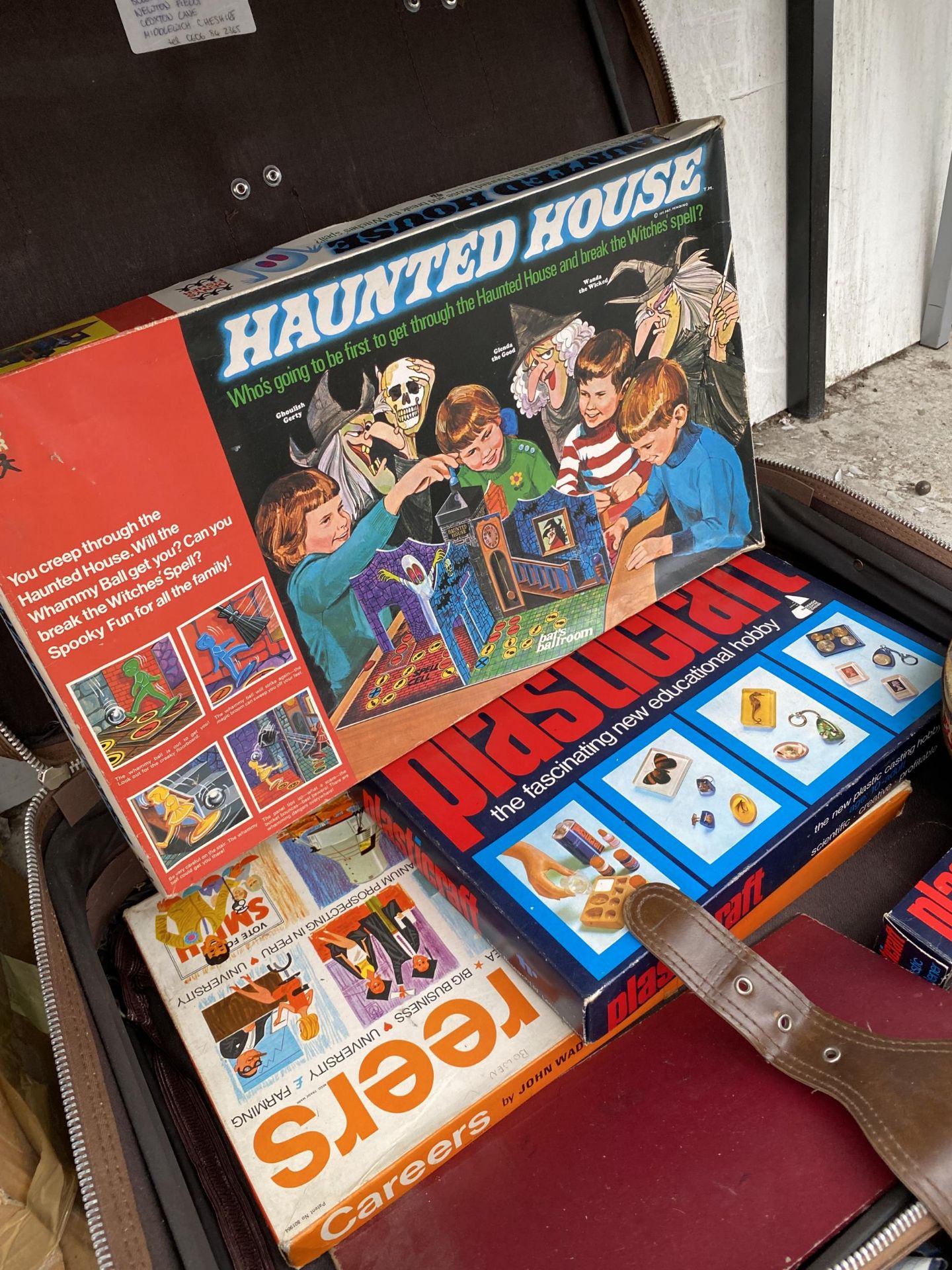 AN ASSORTMENT OF VINTAGE AND RETRO BOARD GAMES TO INCLUDE HAUNTED HOUSE AND EXPLORATION ETC - Image 3 of 3
