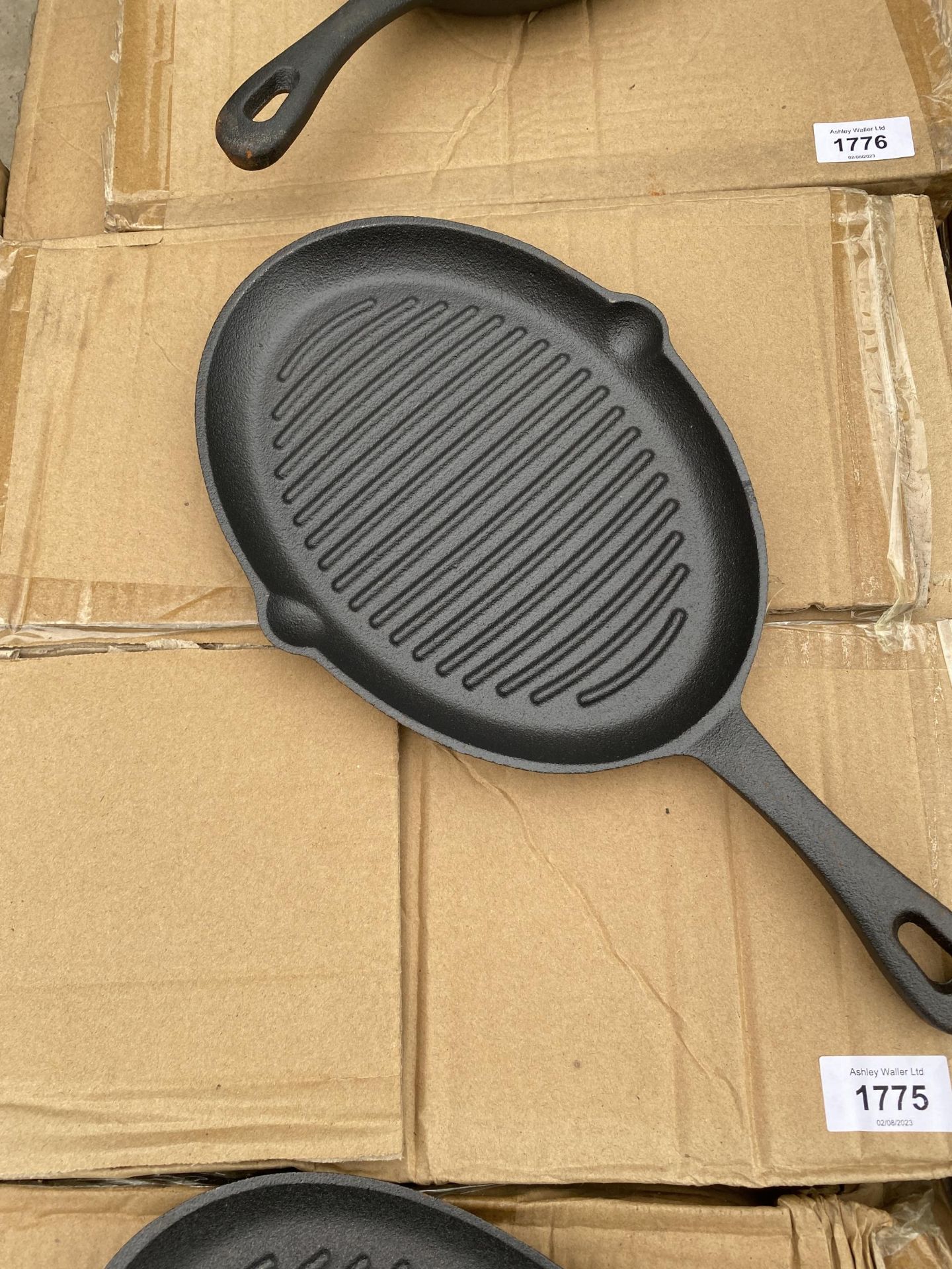 APPROXIMATELY 10 CAST IRON SKILLET PANS