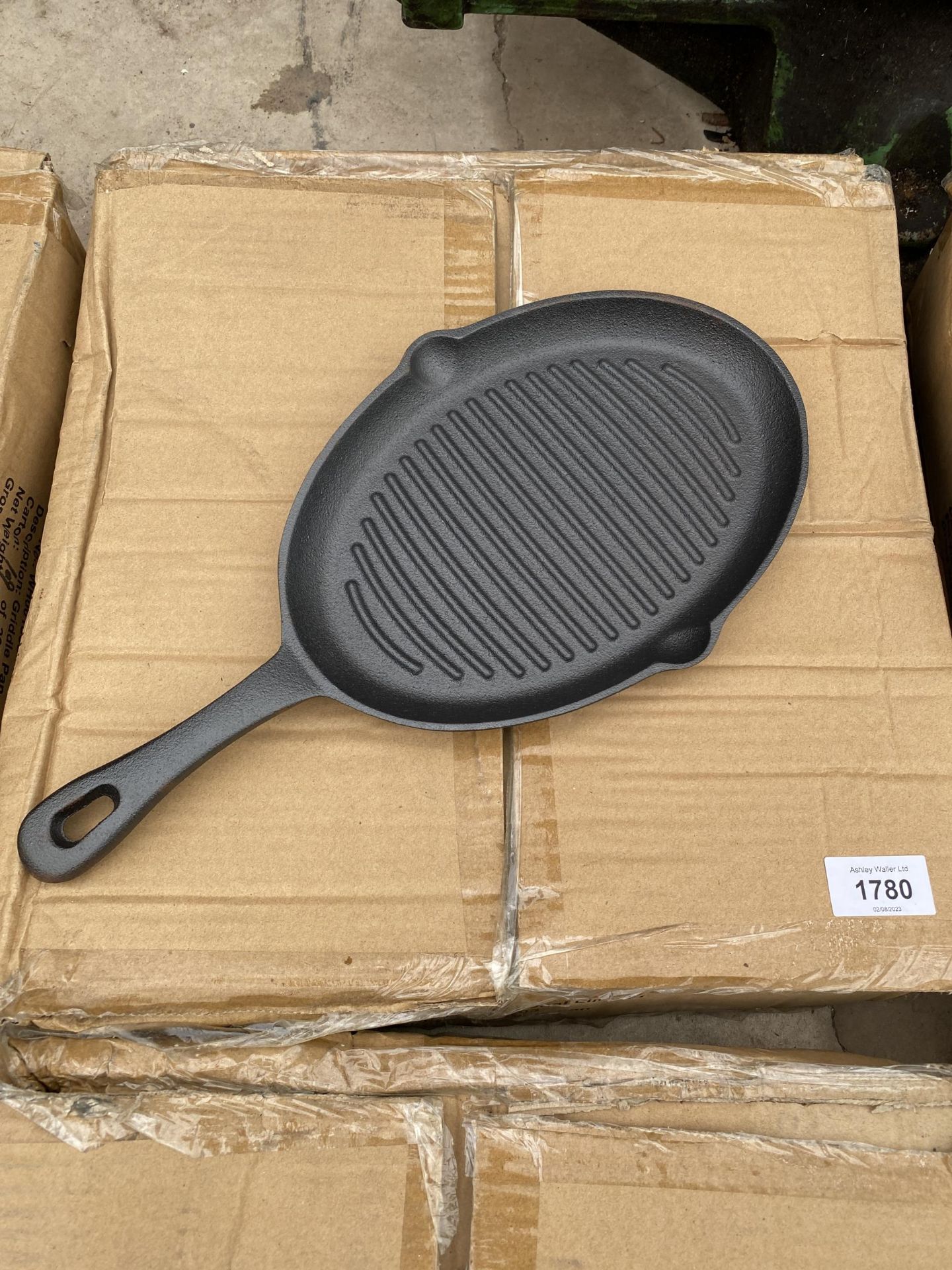 APPROXIMATELY 10 CAST IRON SKILLET PANS