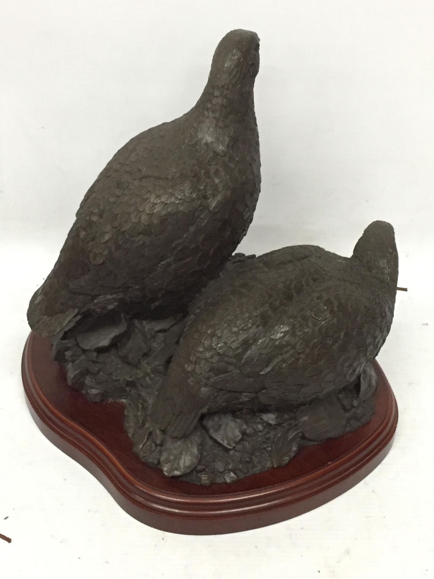 A RESIN FIGURE OF TWO PARTRIDGES BY A.HAYMAN - Image 3 of 4