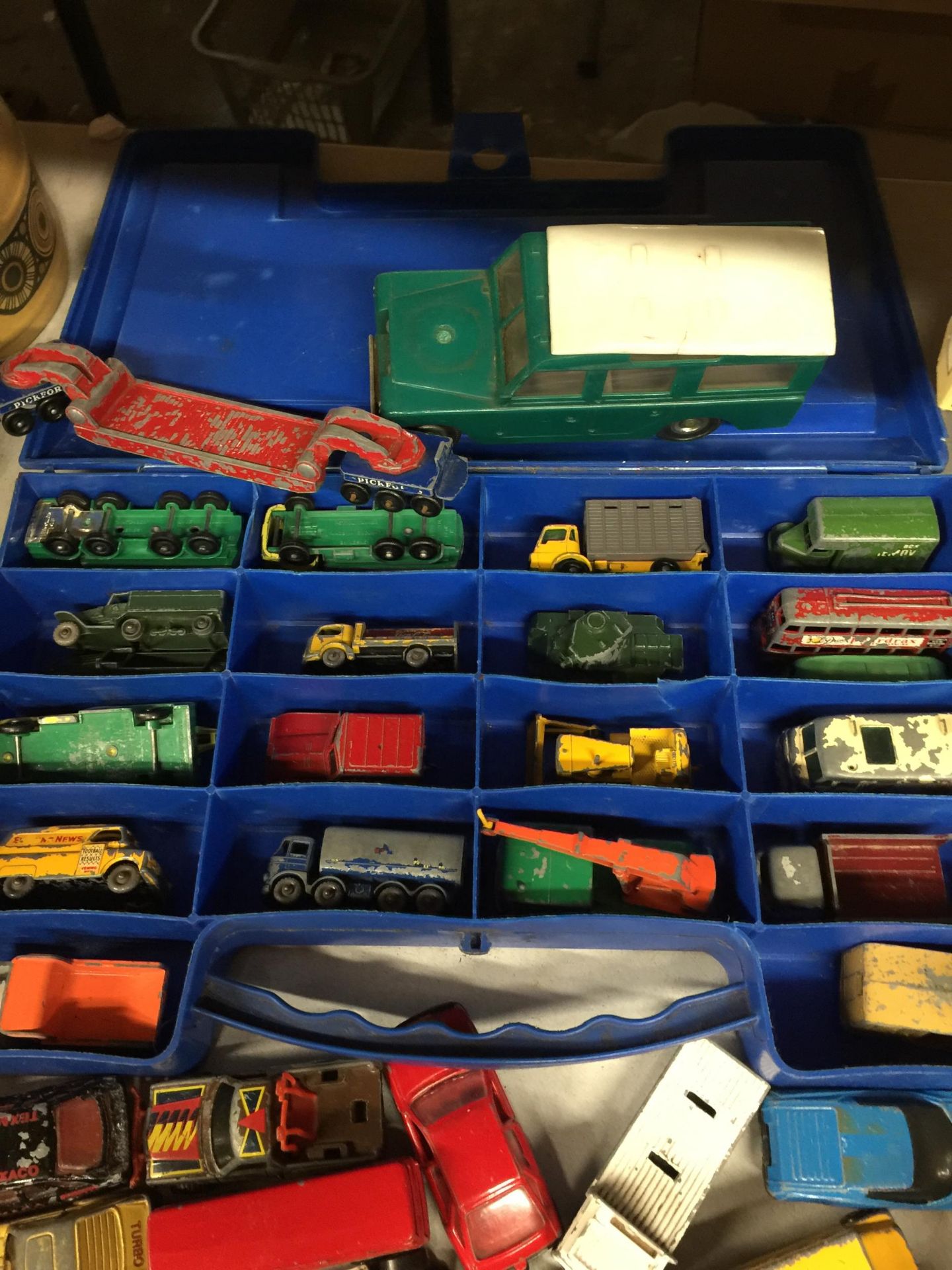 A LARGE GROUP OF TOYS, DIECAST VEHICLES, EDDIE STOBART BOXED TRUCK ETC - Image 2 of 5