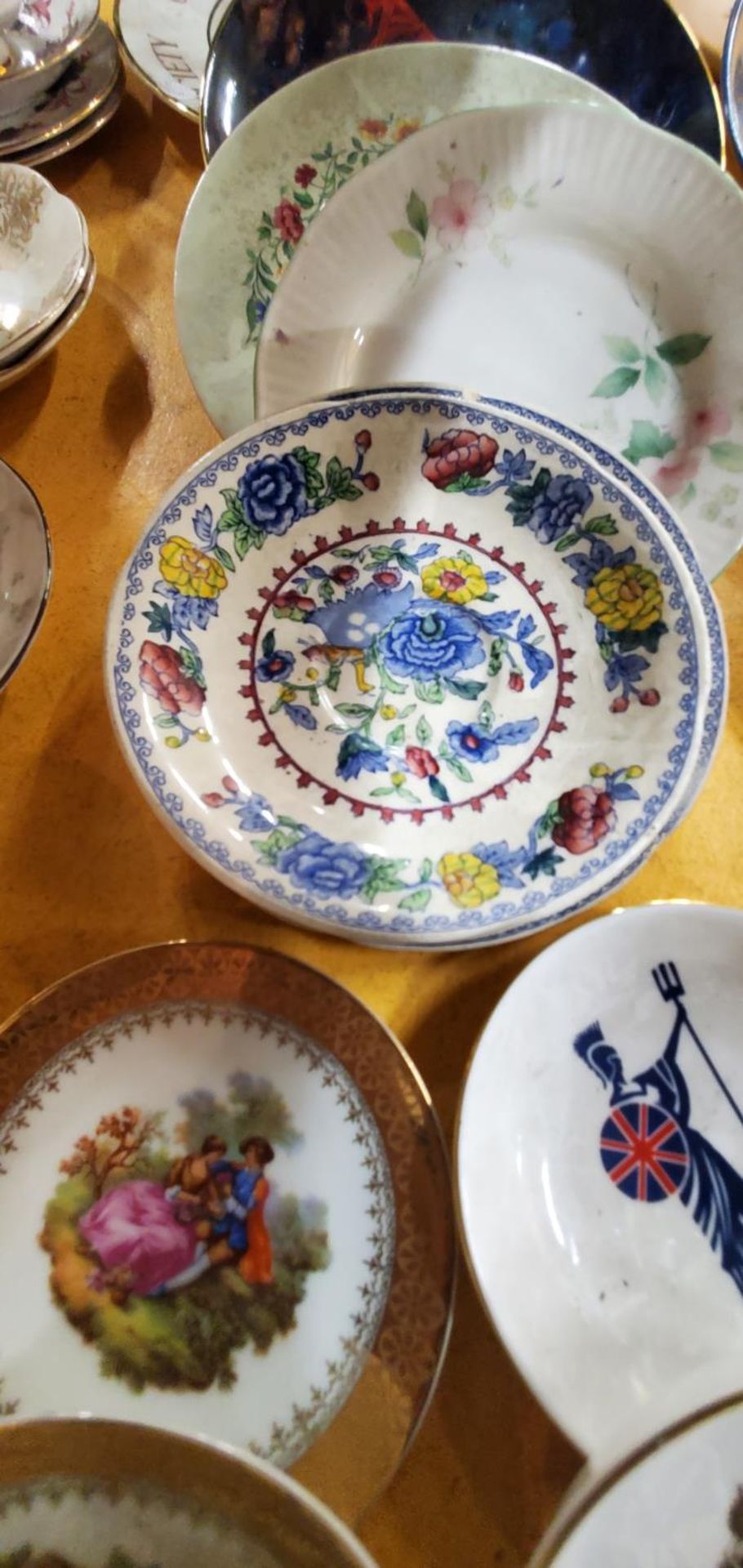 A LARGE QUANTITY OF CERAMICS AND CHINA TO INCLUDE CABINET PLATES, CHINA CUPS AND SAUCERS, PIN - Image 2 of 5