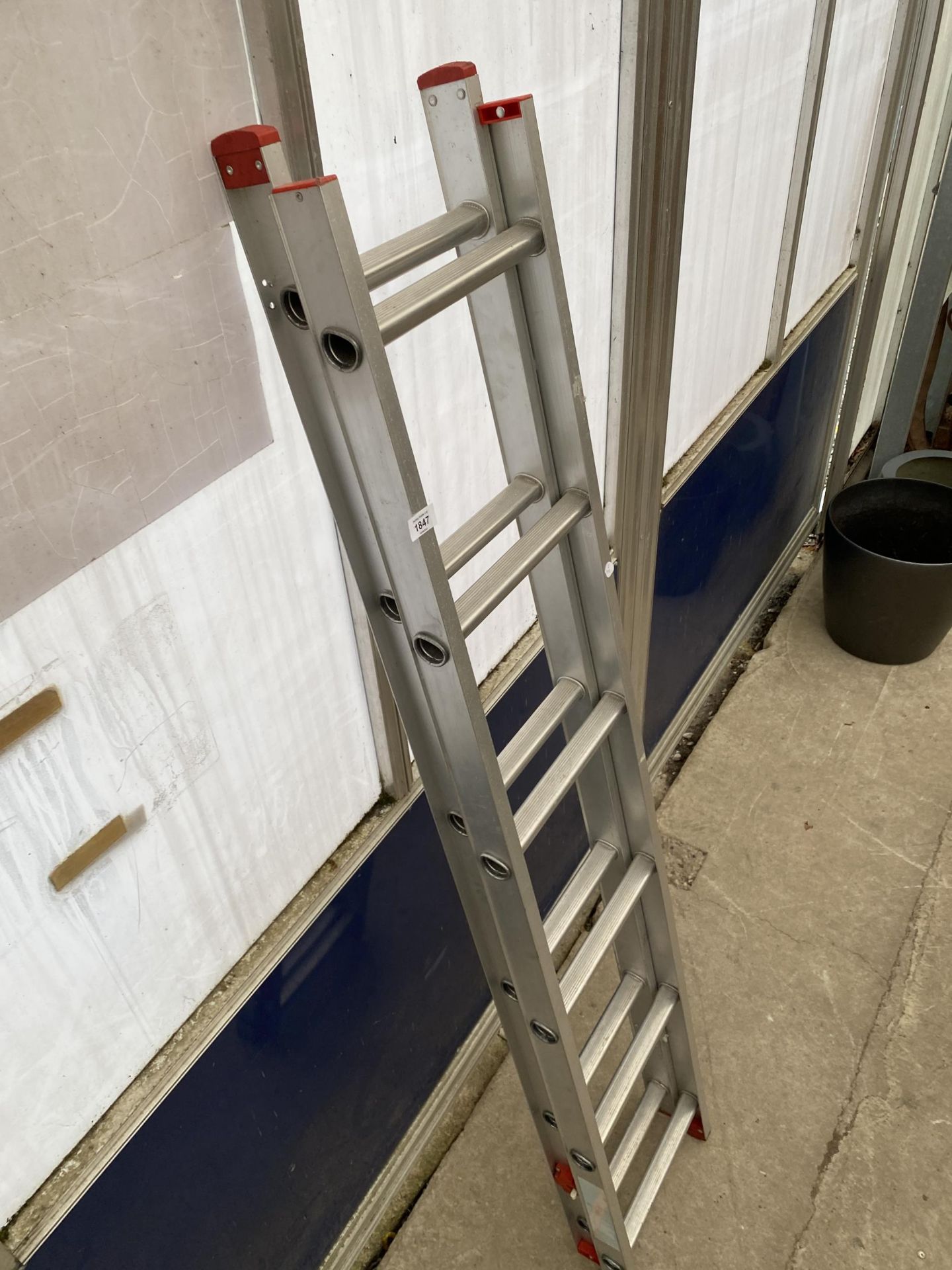A TWELVE RUNG TWO SECTION EXTENDABLE ALUMINIUM LADDER - Image 2 of 3