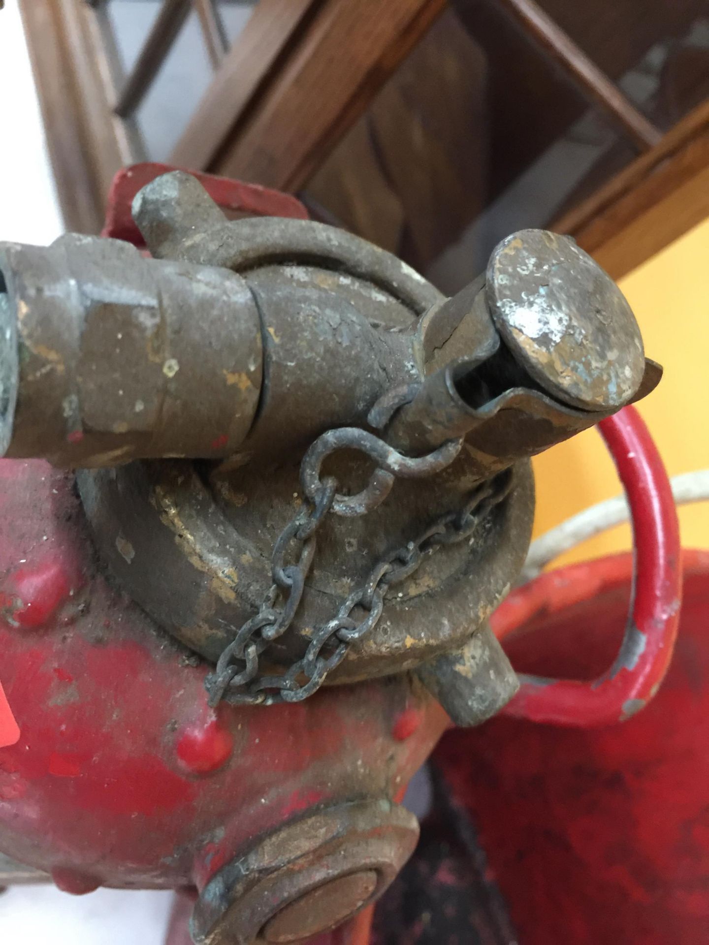 A VINTAGE RE CAST FIRE EXTINGUISHER PLUS A RED PLASTIC FIRE BUCKET - Image 3 of 3