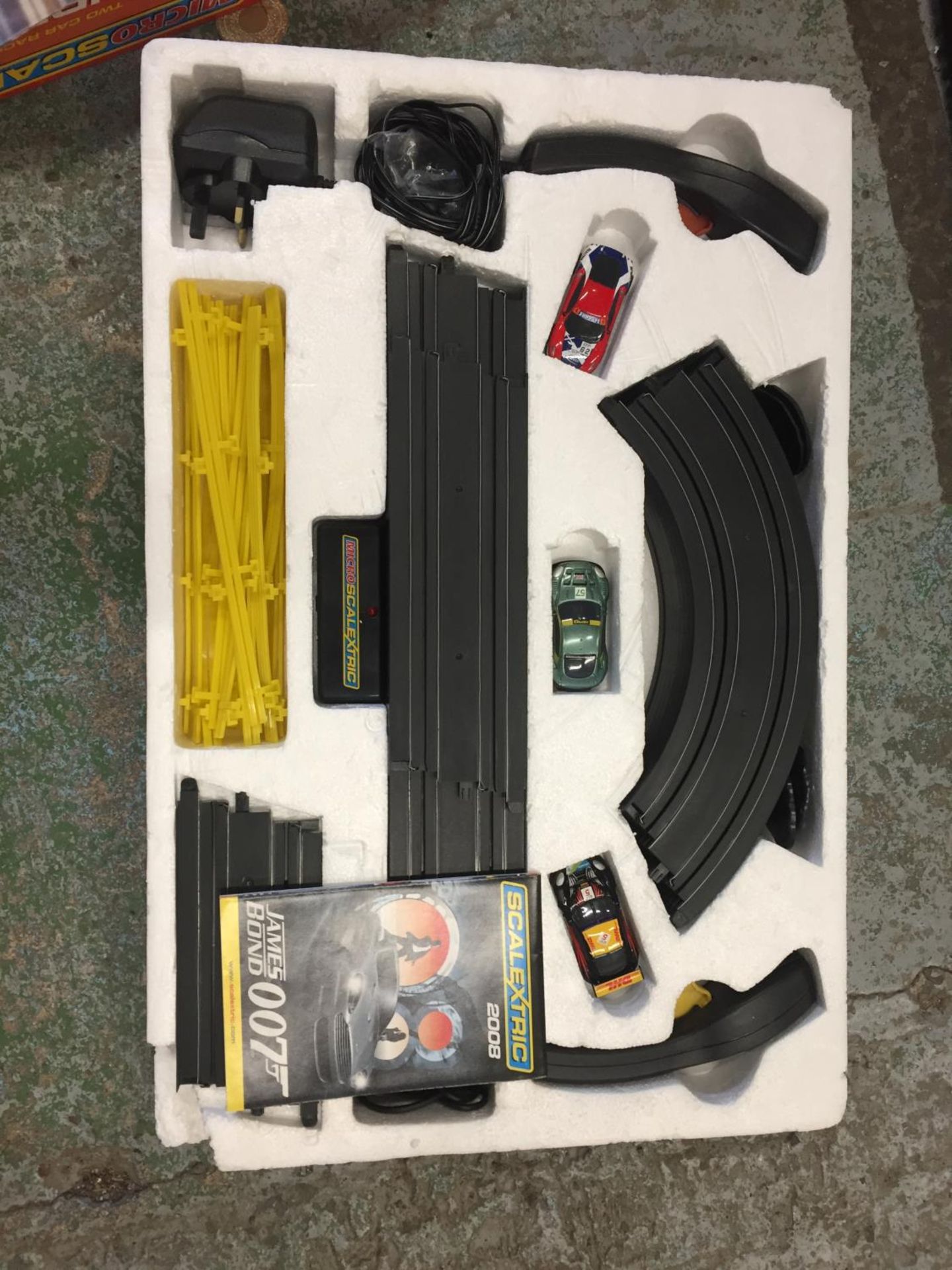 A MICRO SCALEXTRIC RACING SET IN BOX - Image 2 of 5