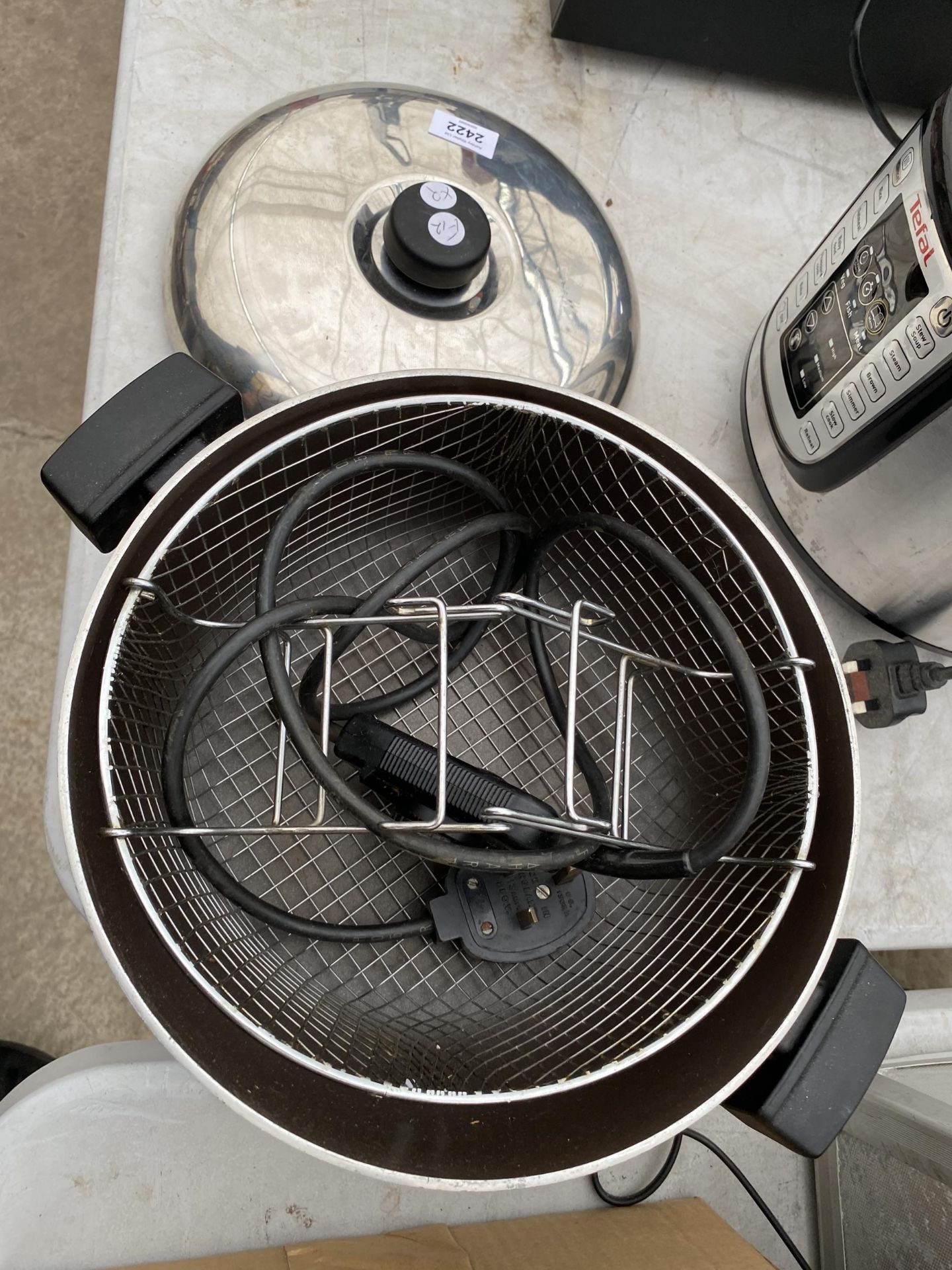 A TEFAL MULTICOOKER AND A DEEP FAT FRYER - Image 4 of 4