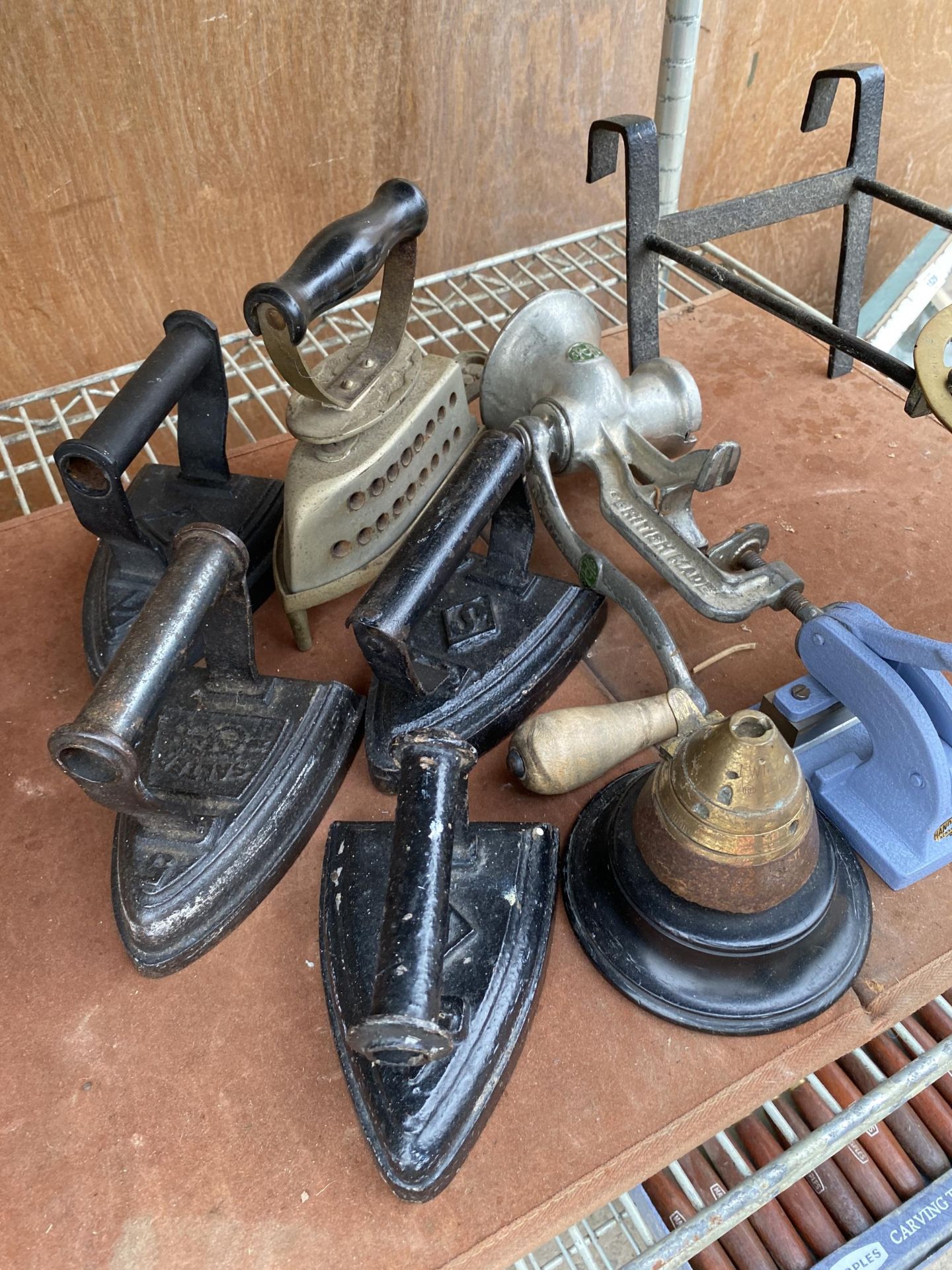 AN ASSORTMENT OF VINTAGE ITEMS TO INCLUDE FOUR FLAT IRONS, A BRASS TOPPED INK WELL AND A TRIVET - Image 2 of 3